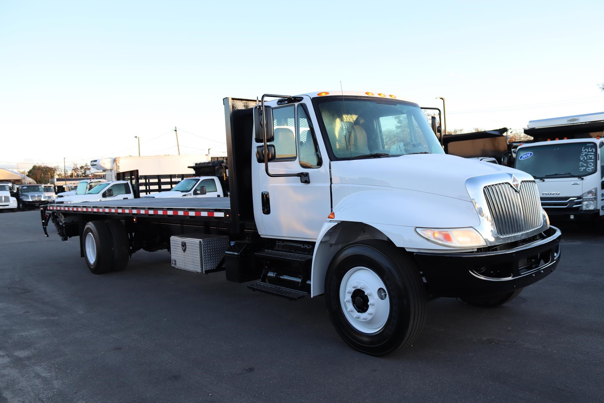 2018 INTERNATIONAL DURASTAR 4300 - image 5 of 6