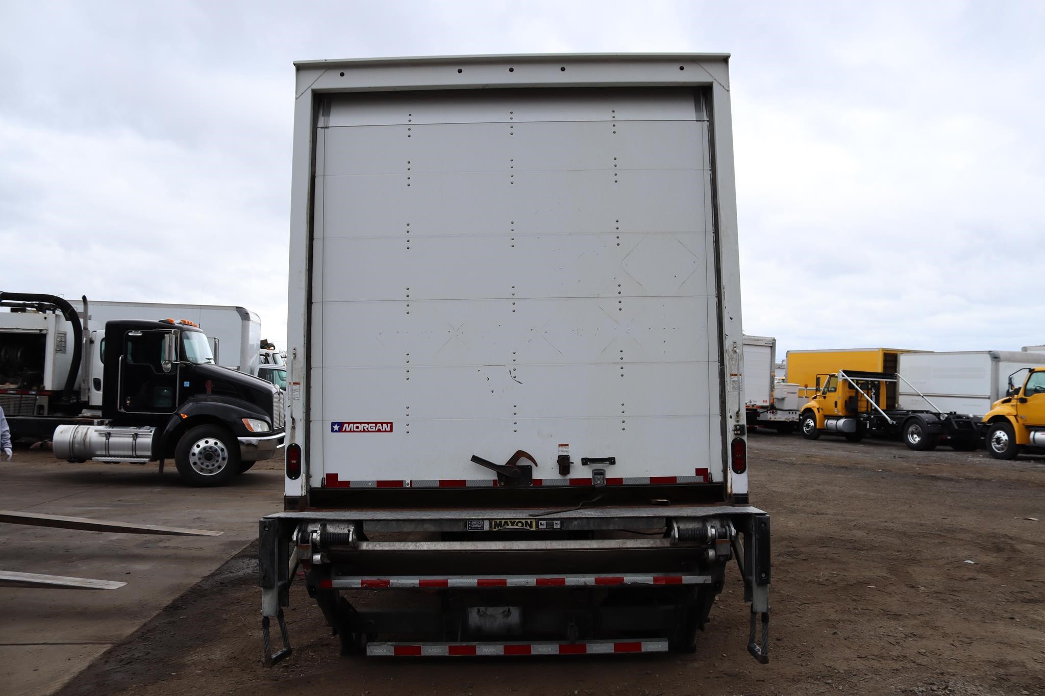 2020 MORGAN 26 FT - image 2 of 6