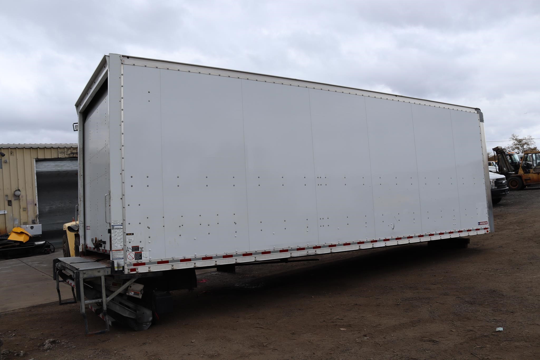 2020 MORGAN 26 FT - image 4 of 6