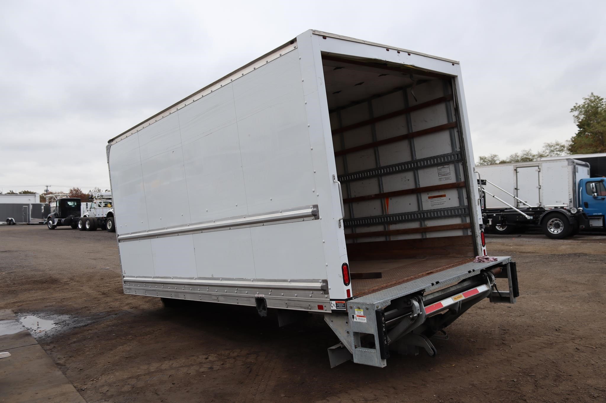 2019 SUPREME 16 FT - image 1 of 6