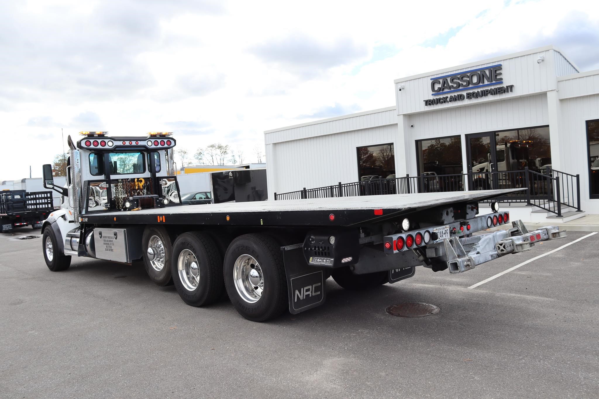 2018 PETERBILT 567 - image 2 of 6