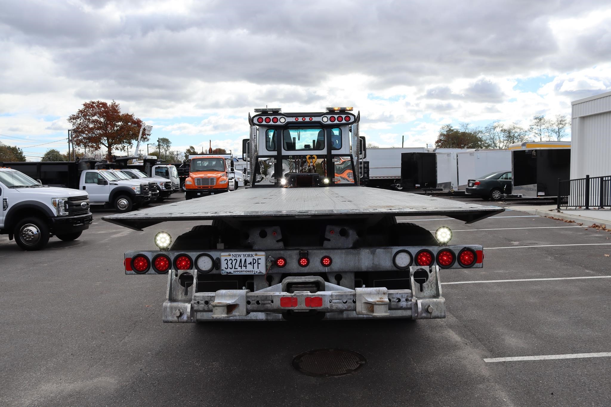 2018 PETERBILT 567 - image 3 of 6