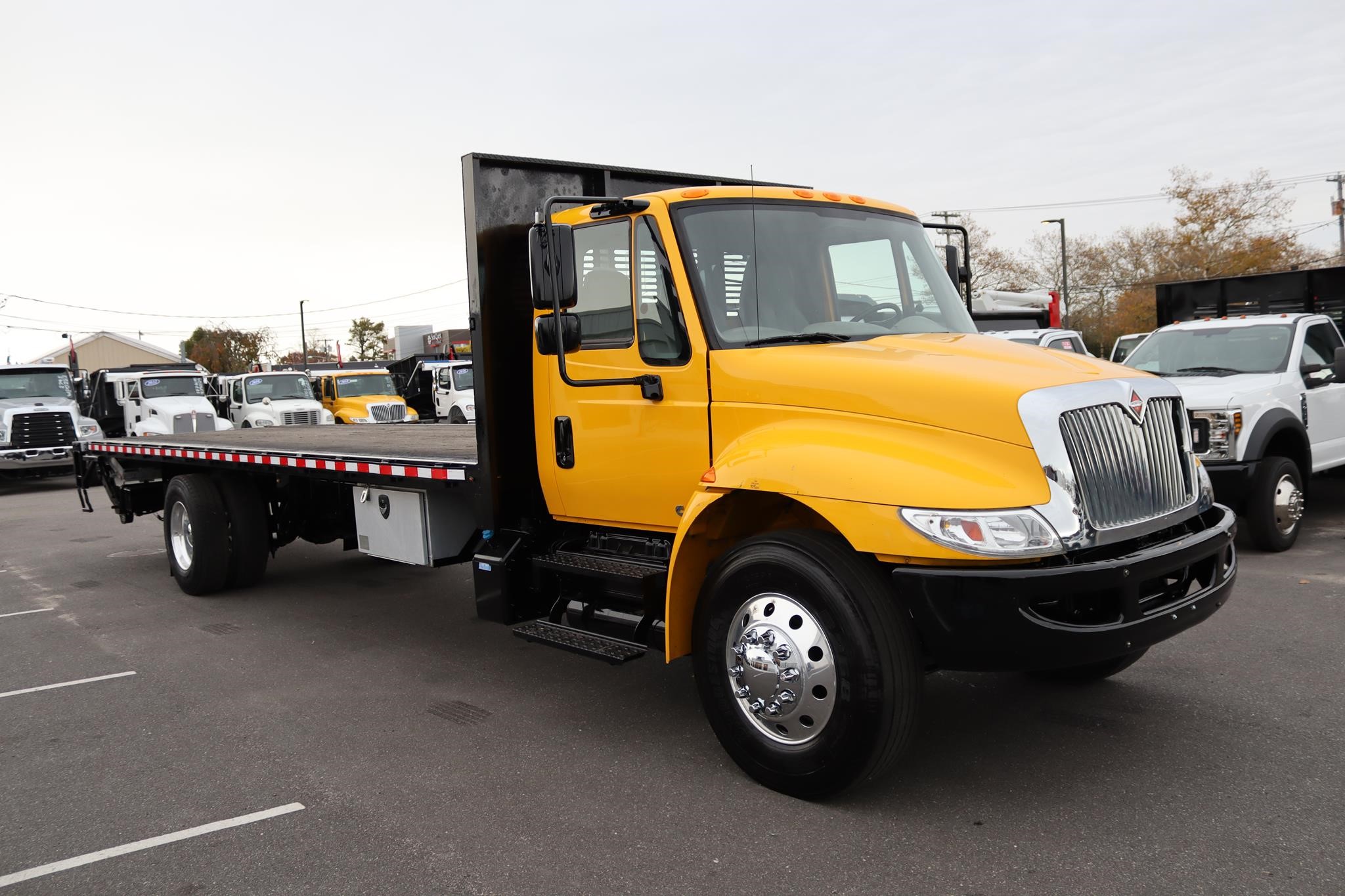 2019 INTERNATIONAL DURASTAR 4300 - image 5 of 6