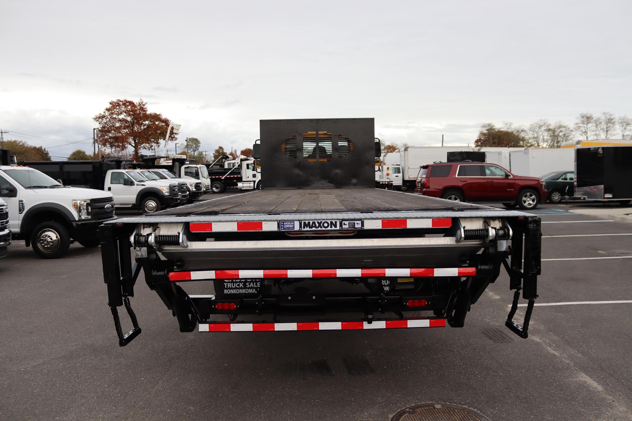 2019 INTERNATIONAL DURASTAR 4300 - image 3 of 6