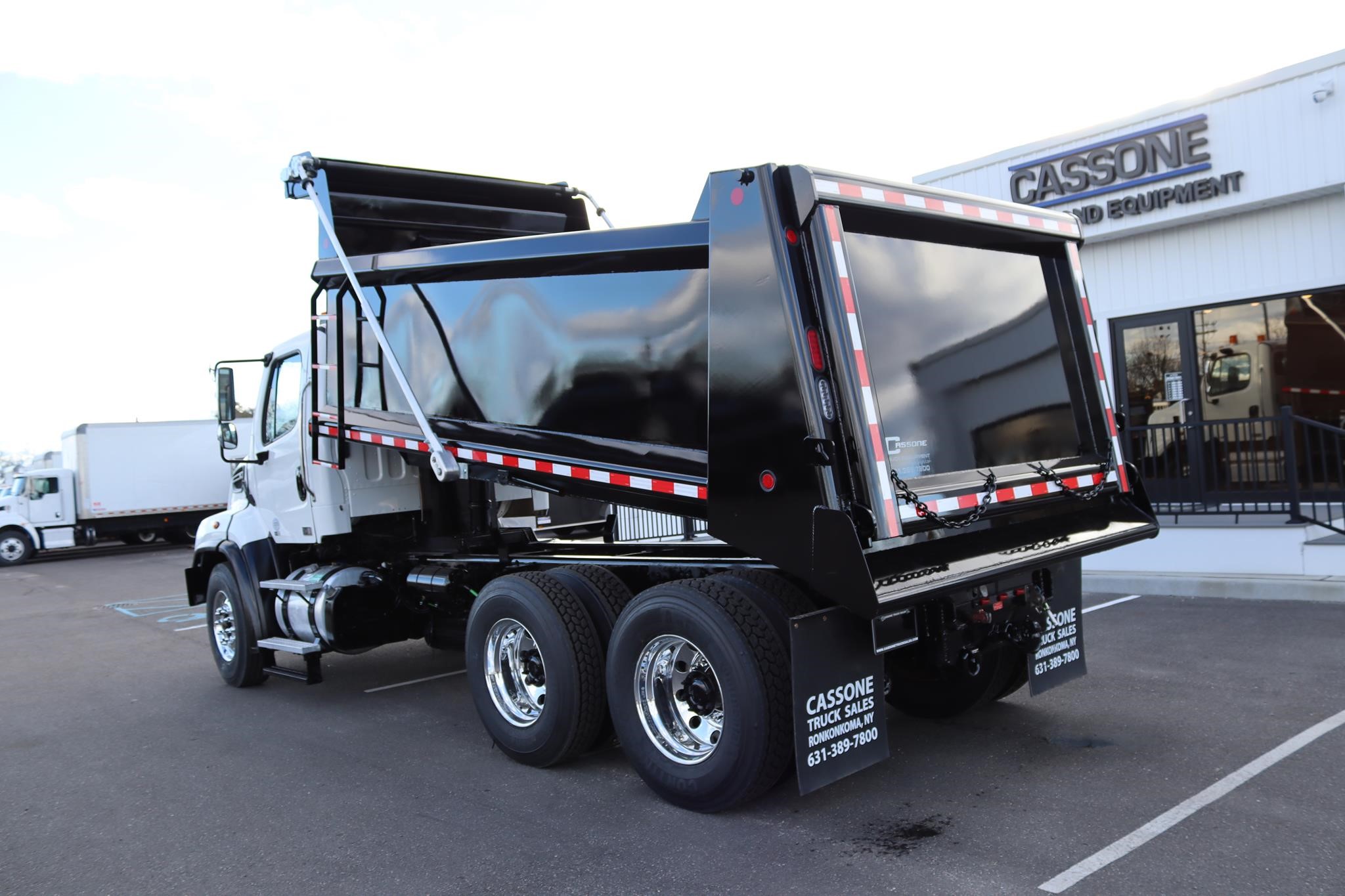 2015 FREIGHTLINER 114SD 2015 FREIGHTLINER 114SD - image 2 of 6