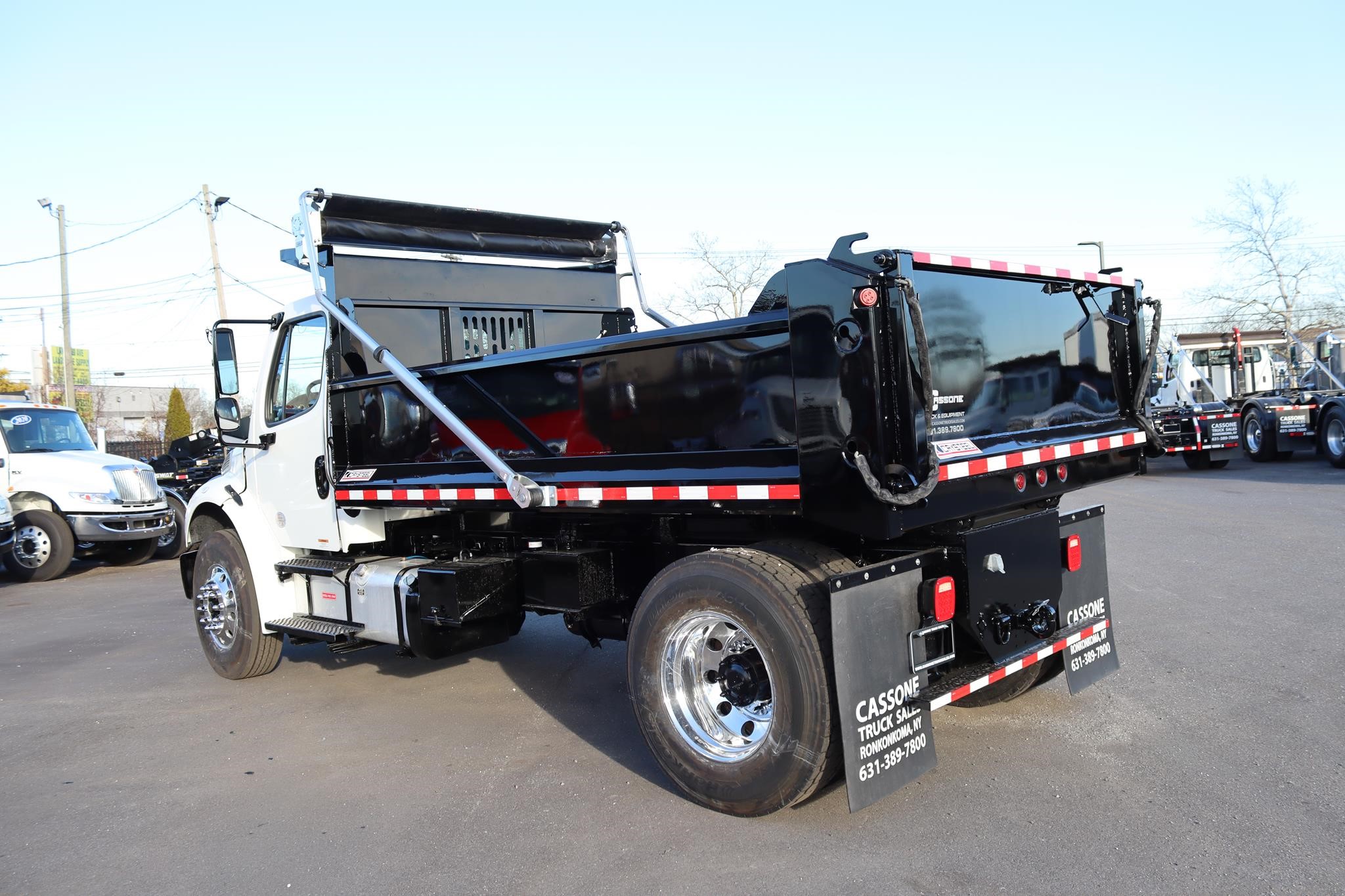 2020 FREIGHTLINER BUSINESS CLASS M2 106 - image 2 of 6