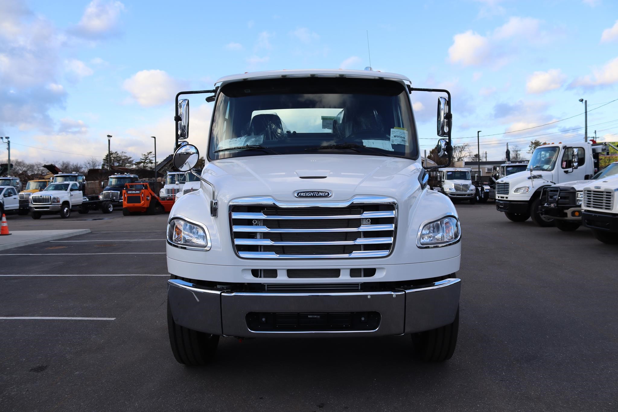 2026 FREIGHTLINER BUSINESS CLASS M2 106 2026 FREIGHTLINER BUSINESS CLASS M2 106 - image 2 of 5
