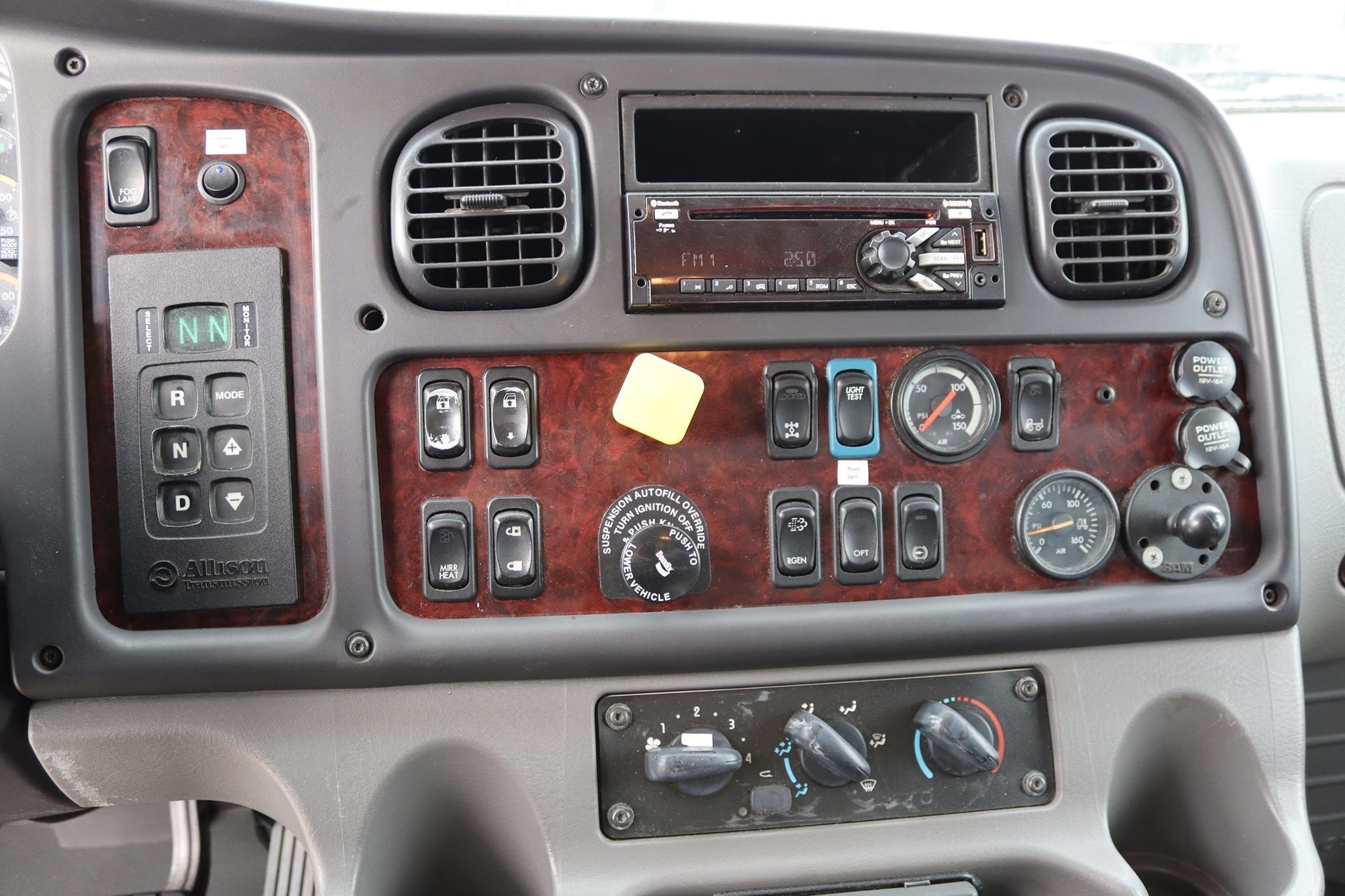 2018 FREIGHTLINER BUSINESS CLASS M2 106 - image 4 of 6