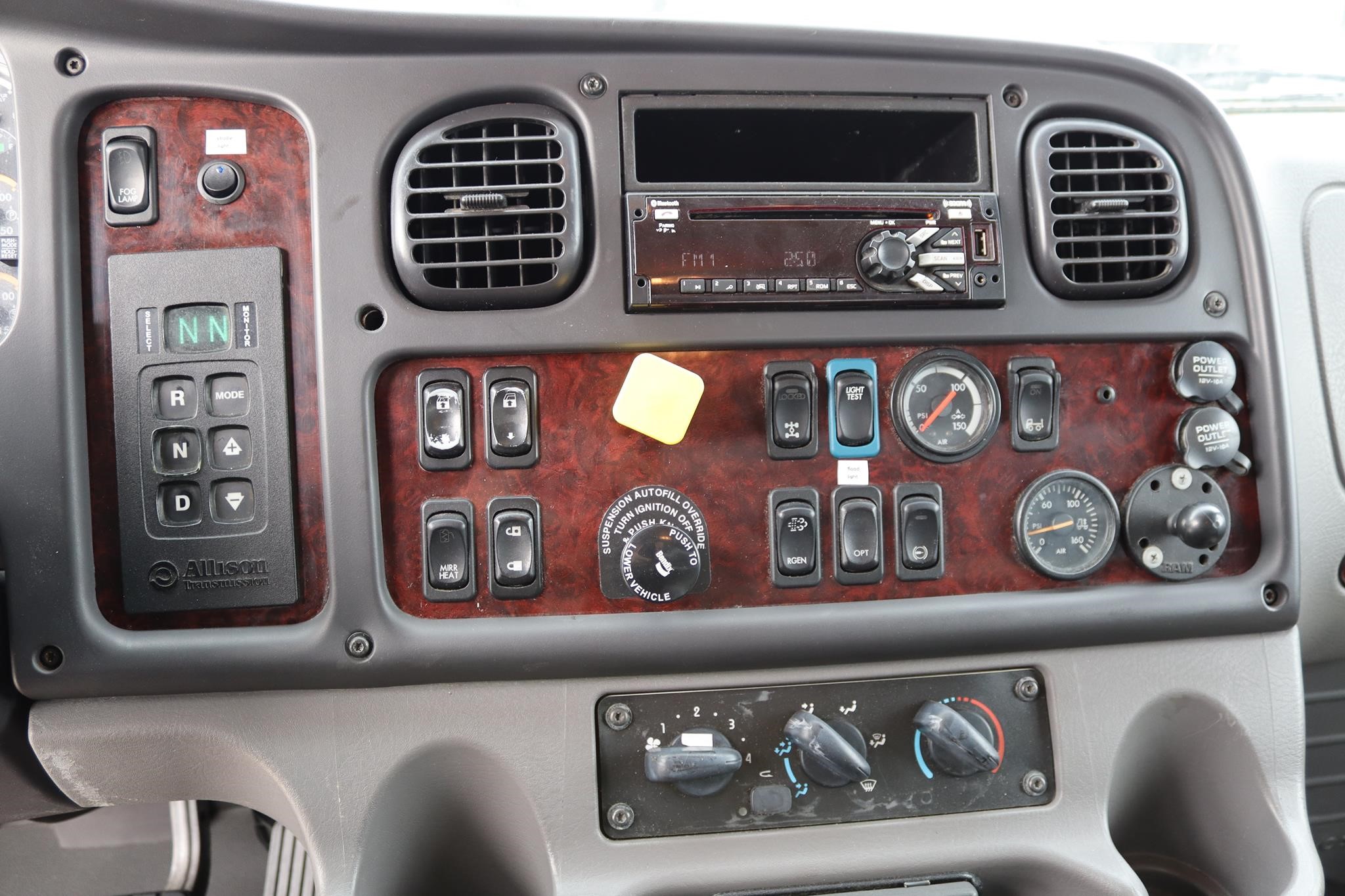 2018 FREIGHTLINER BUSINESS CLASS M2 106 - image 4 of 6