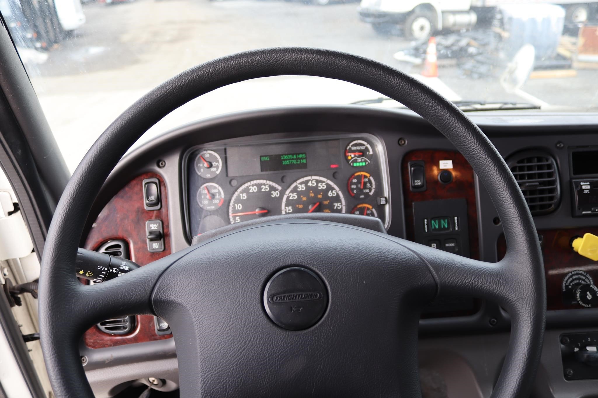 2018 FREIGHTLINER BUSINESS CLASS M2 106 - image 2 of 6