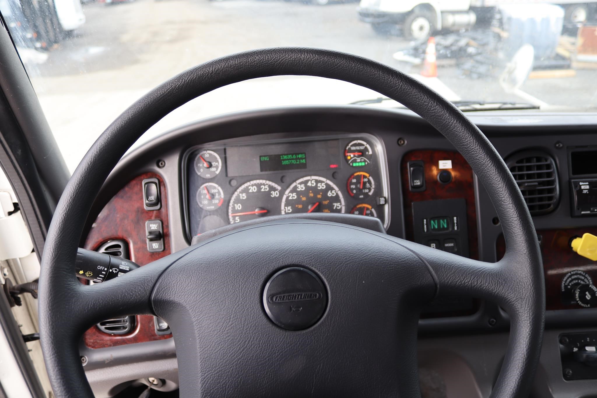 2018 FREIGHTLINER BUSINESS CLASS M2 106 - image 2 of 6