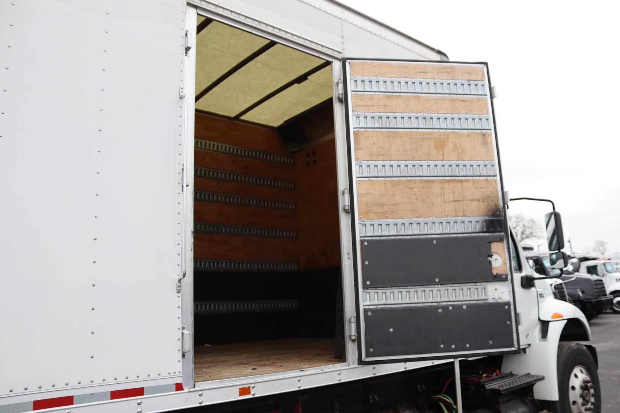 2020 MORGAN 24 FT - image 5 of 6