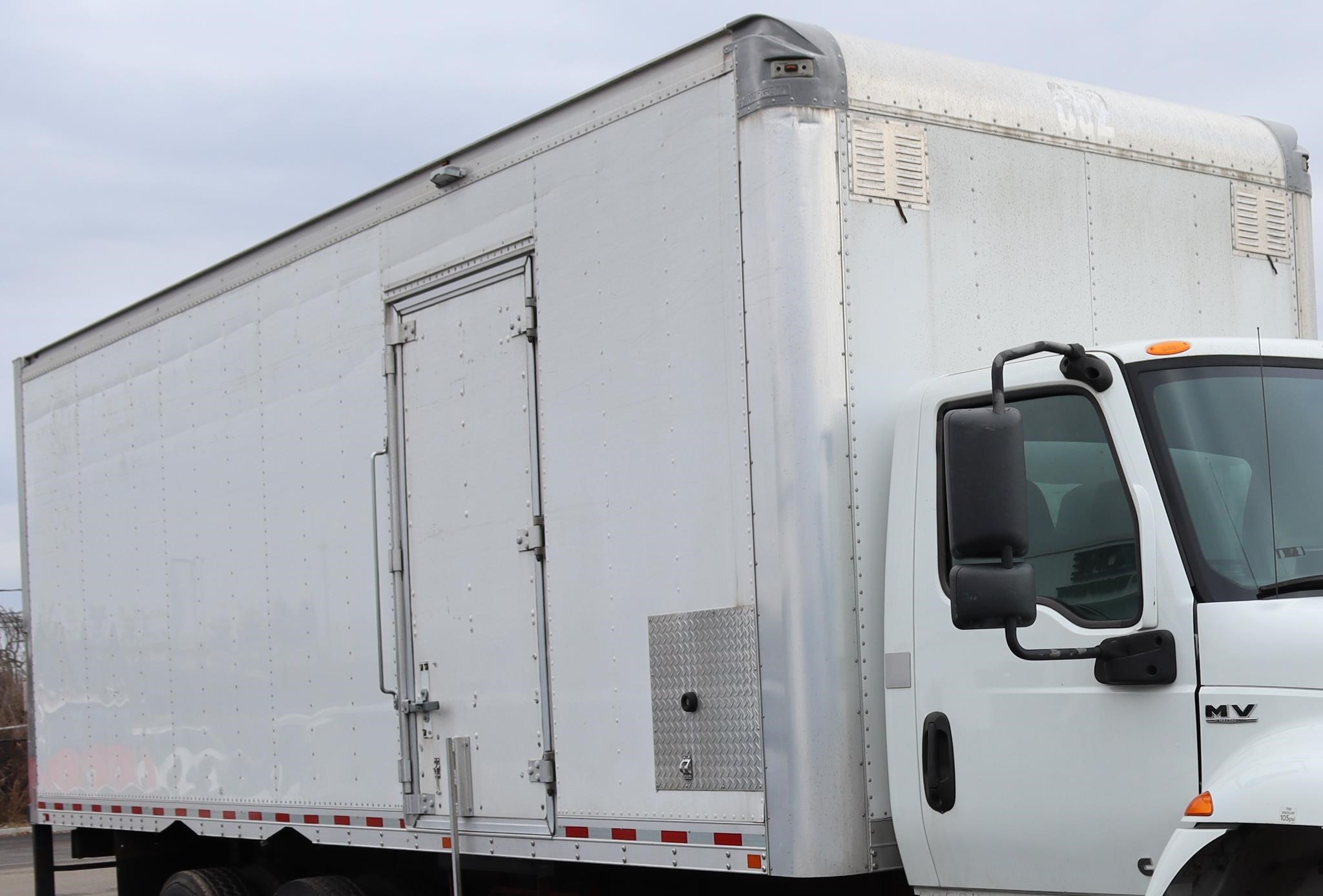 2020 MORGAN 24 FT - image 6 of 6