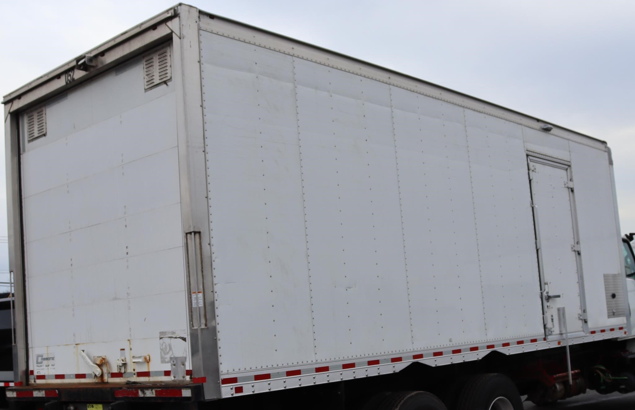 2020 MORGAN 24 FT - image 3 of 6