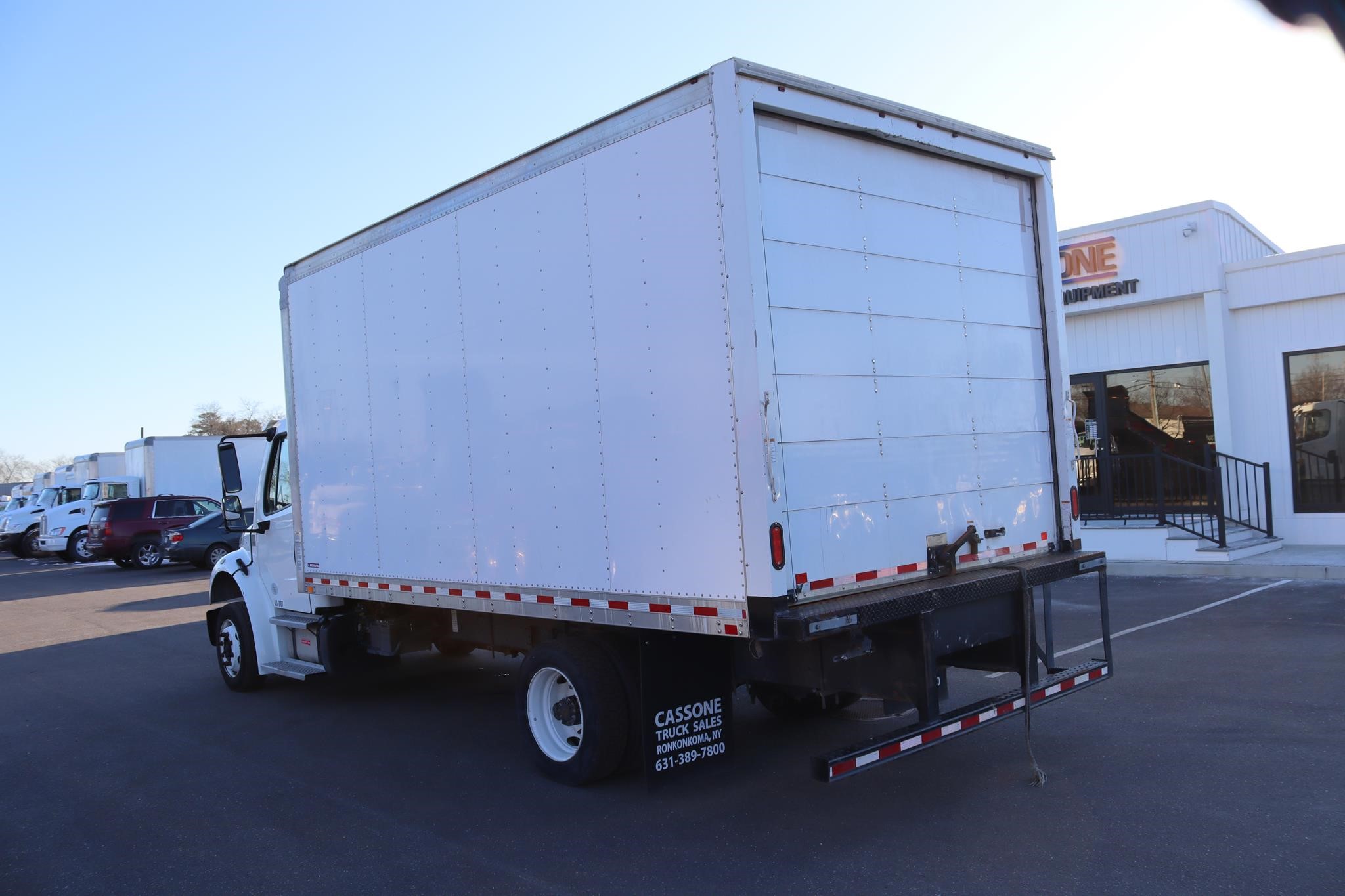 2019 FREIGHTLINER BUSINESS CLASS M2 106 - image 2 of 6