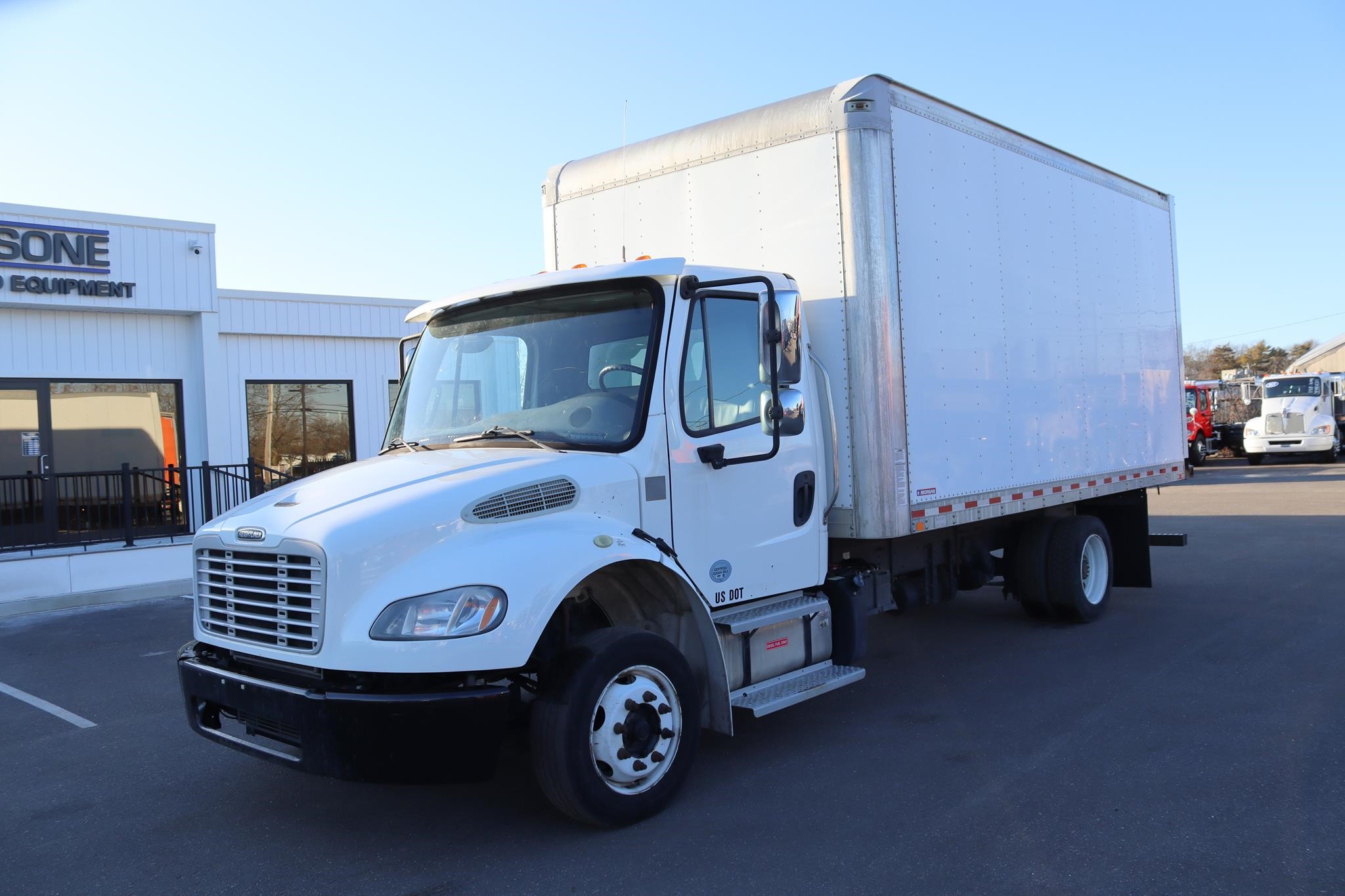 2019 FREIGHTLINER BUSINESS CLASS M2 106 - image 1 of 6
