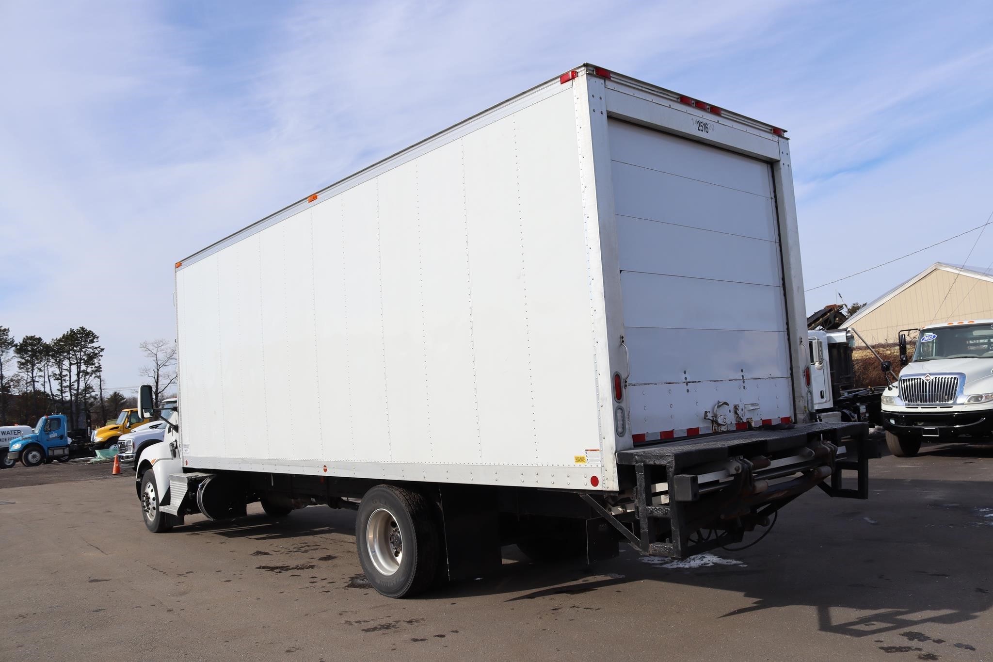 2022 KENWORTH T270 - image 2 of 6