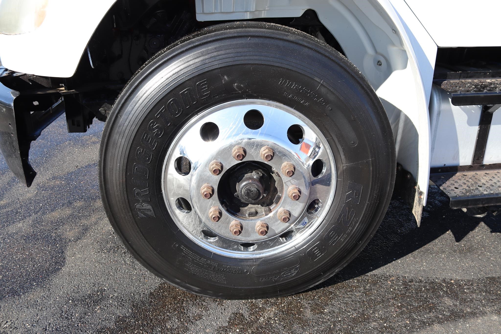 2010 FREIGHTLINER BUSINESS CLASS M2 106 - image 5 of 6