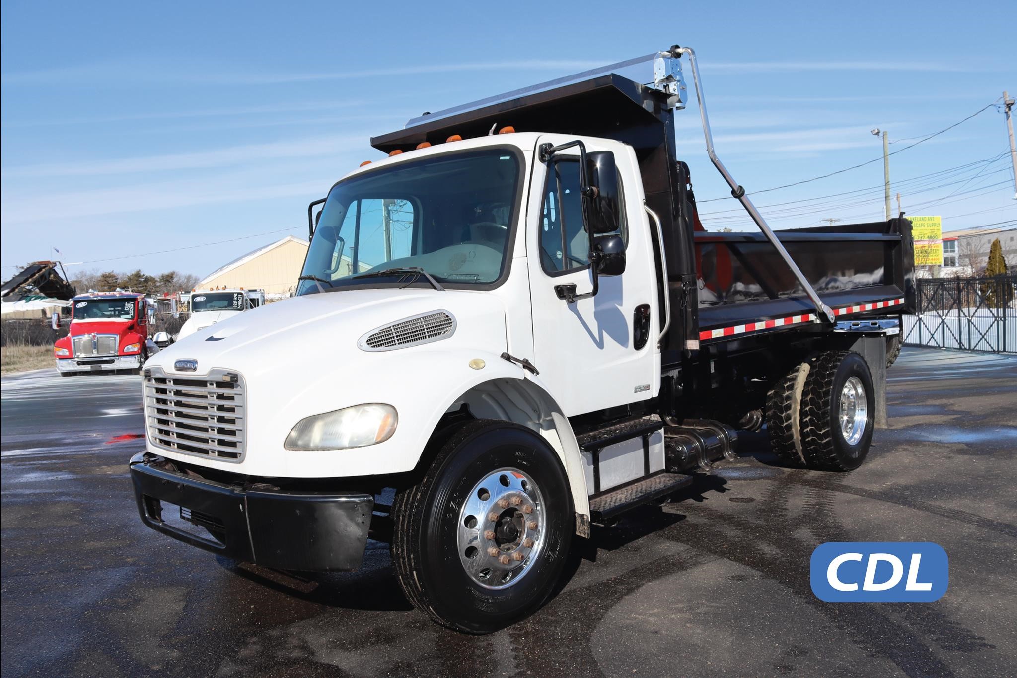 2010 FREIGHTLINER BUSINESS CLASS M2 106 - image 1 of 6