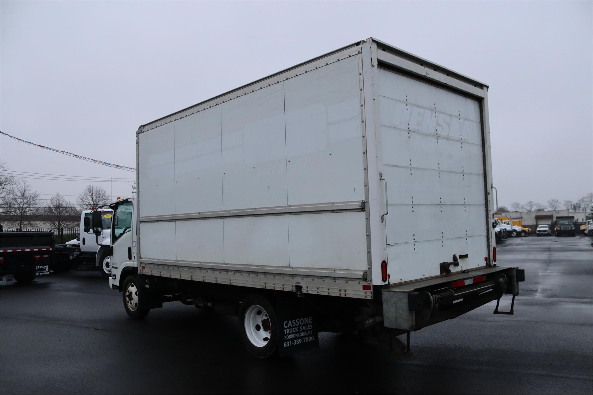 2019 ISUZU NPR HD - image 3 of 6