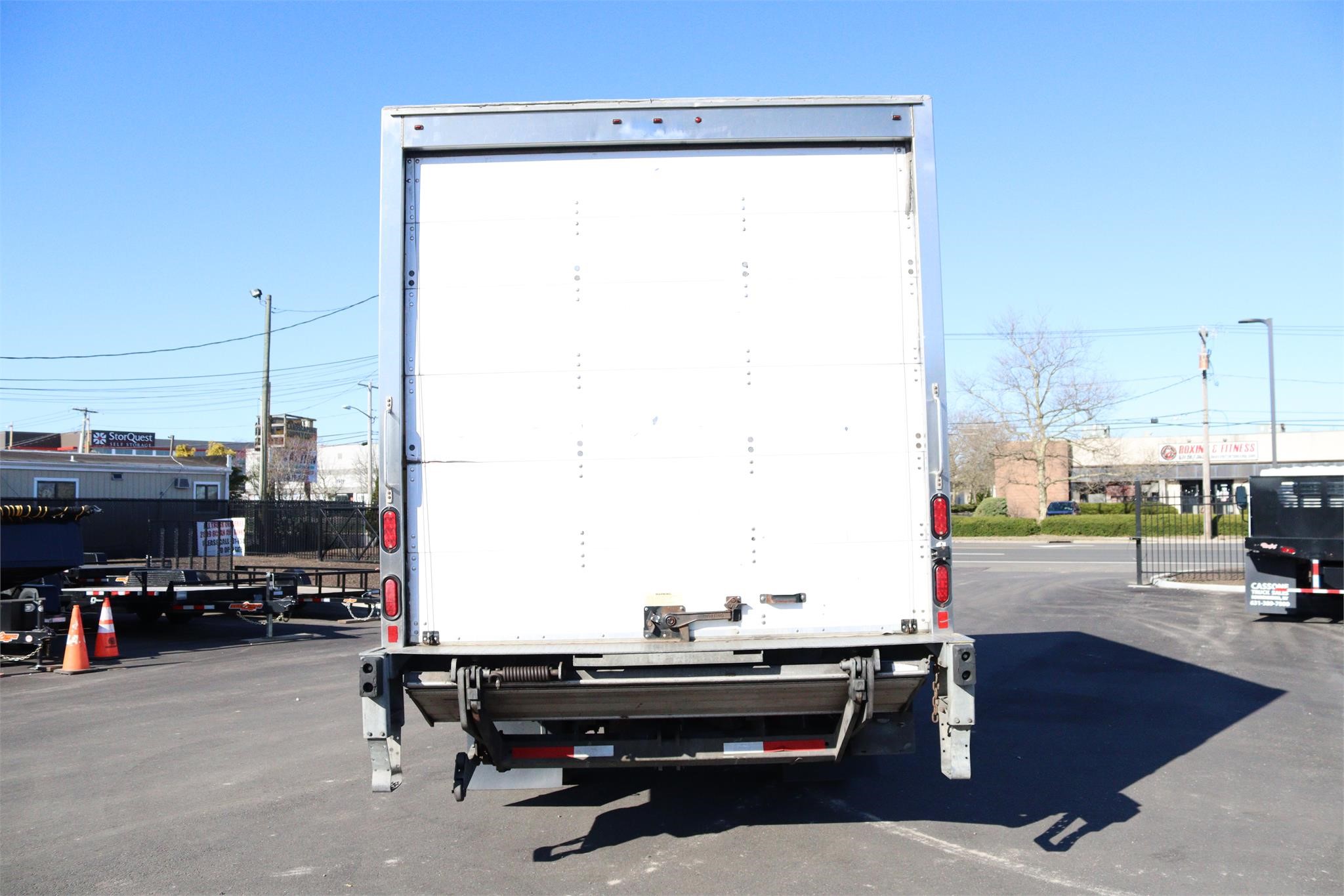 2017 ISUZU NPR HD - image 4 of 6