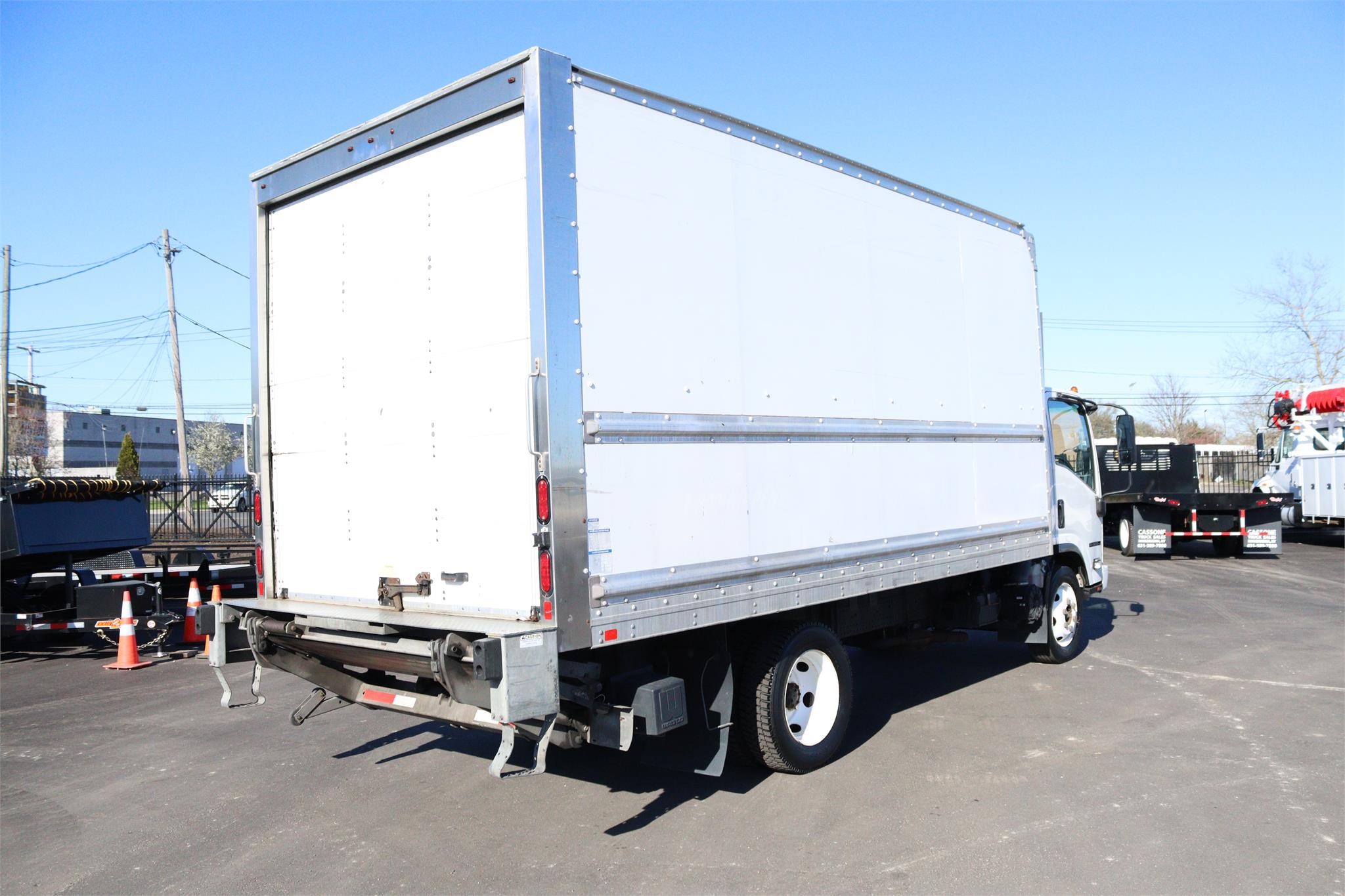 2017 ISUZU NPR HD - image 5 of 6