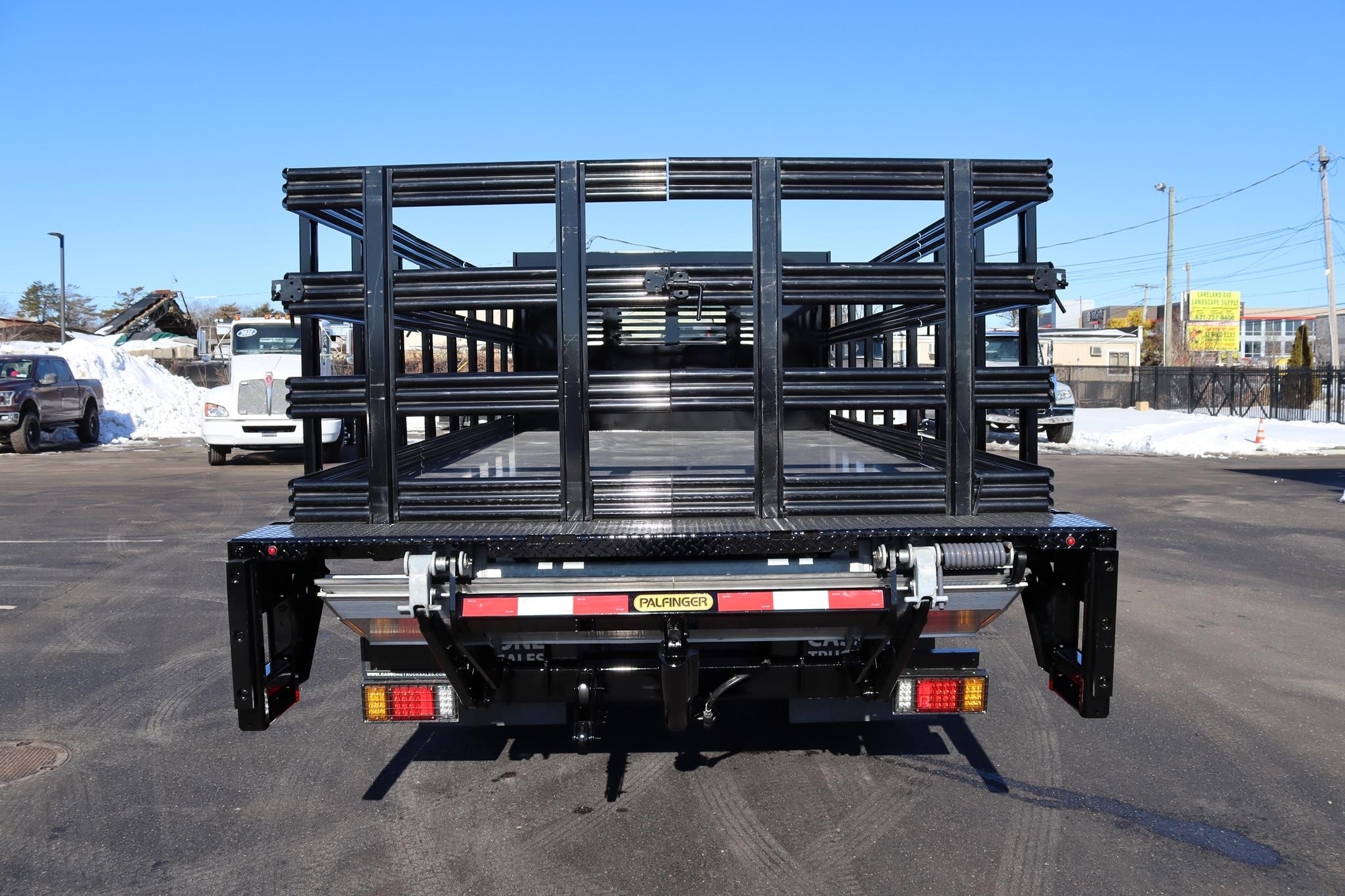 2019 ISUZU NPR HD - image 3 of 6