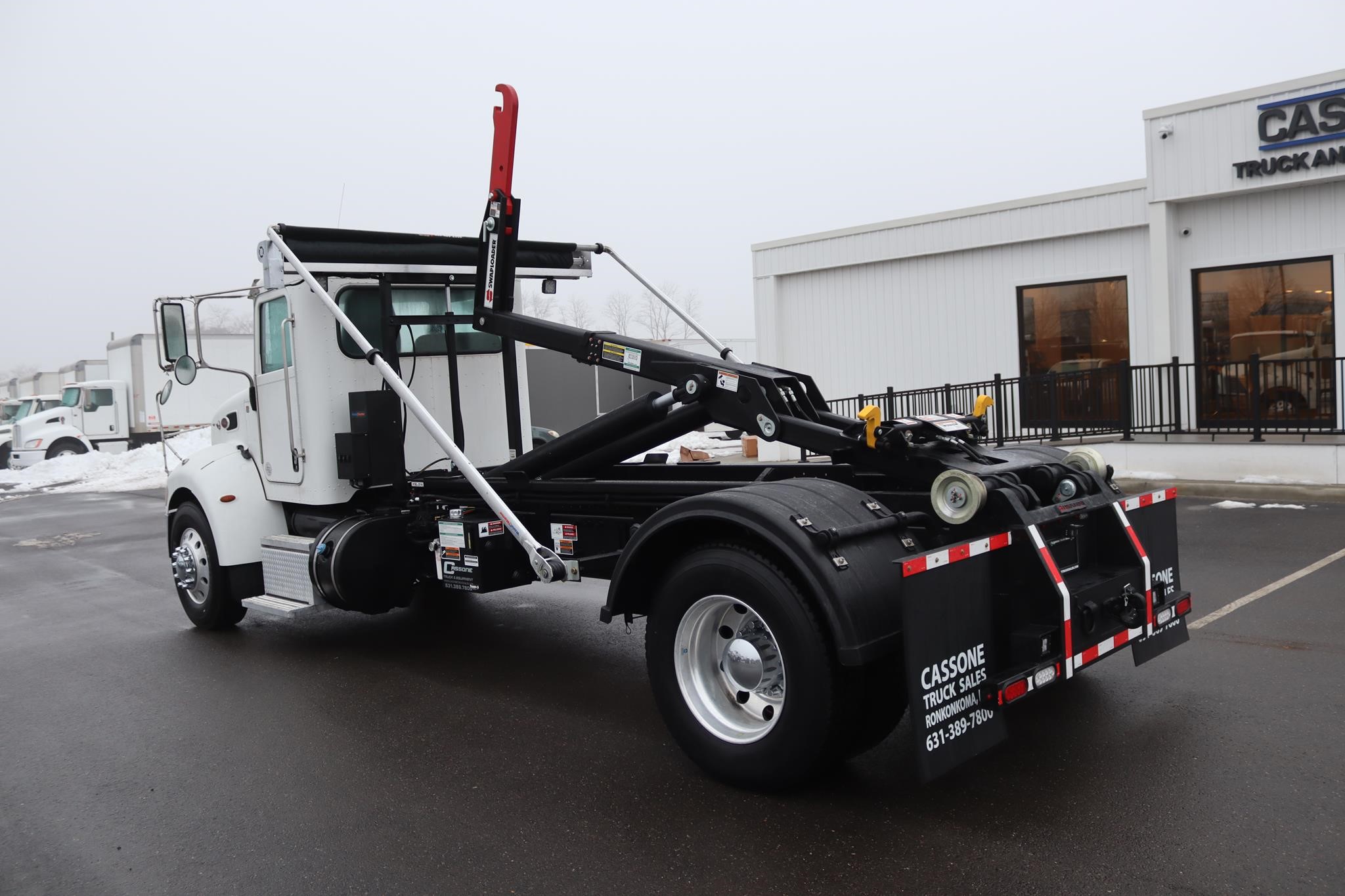 2019 PETERBILT 337 - image 2 of 6
