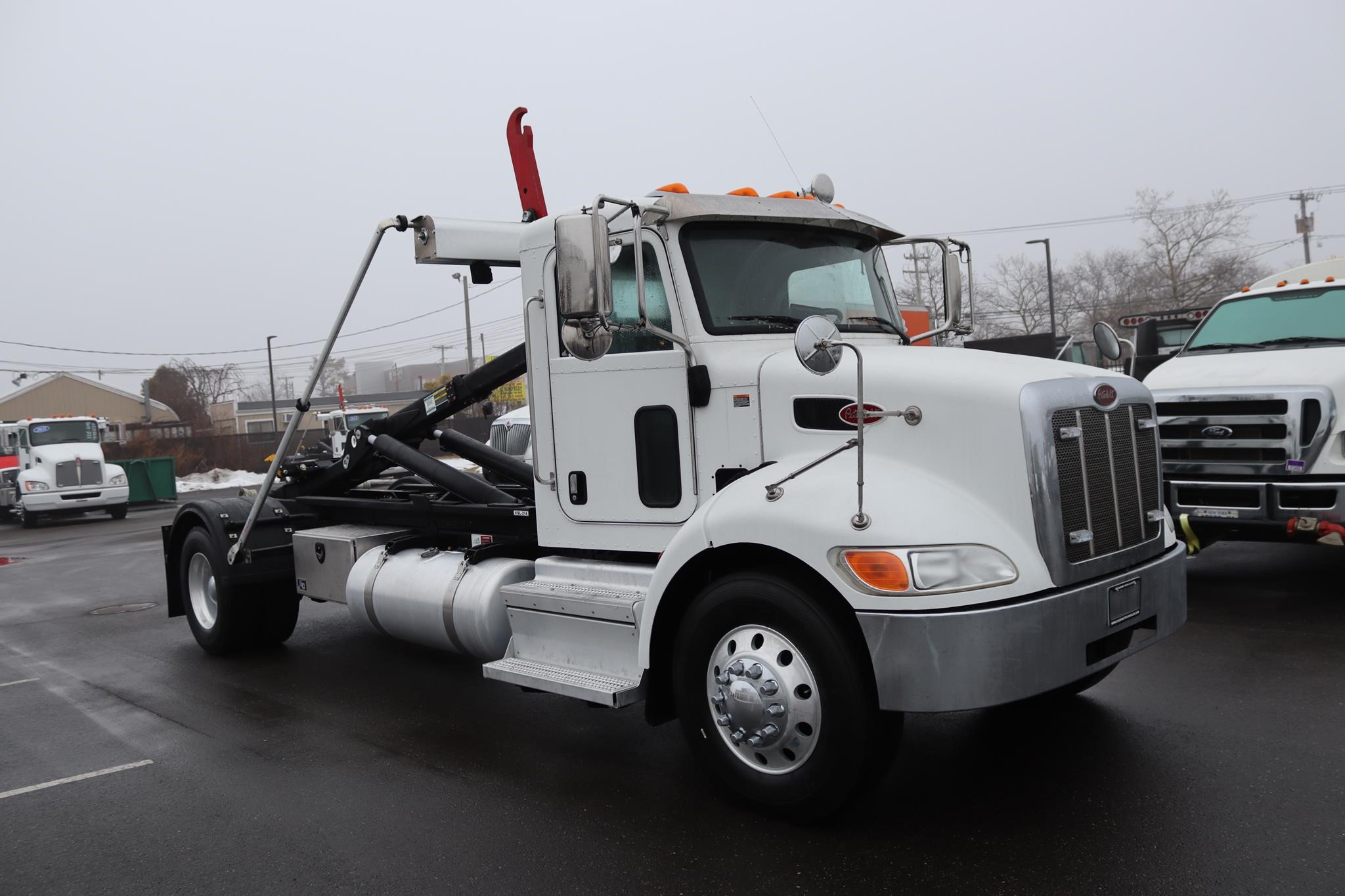 2019 PETERBILT 337 - image 5 of 6
