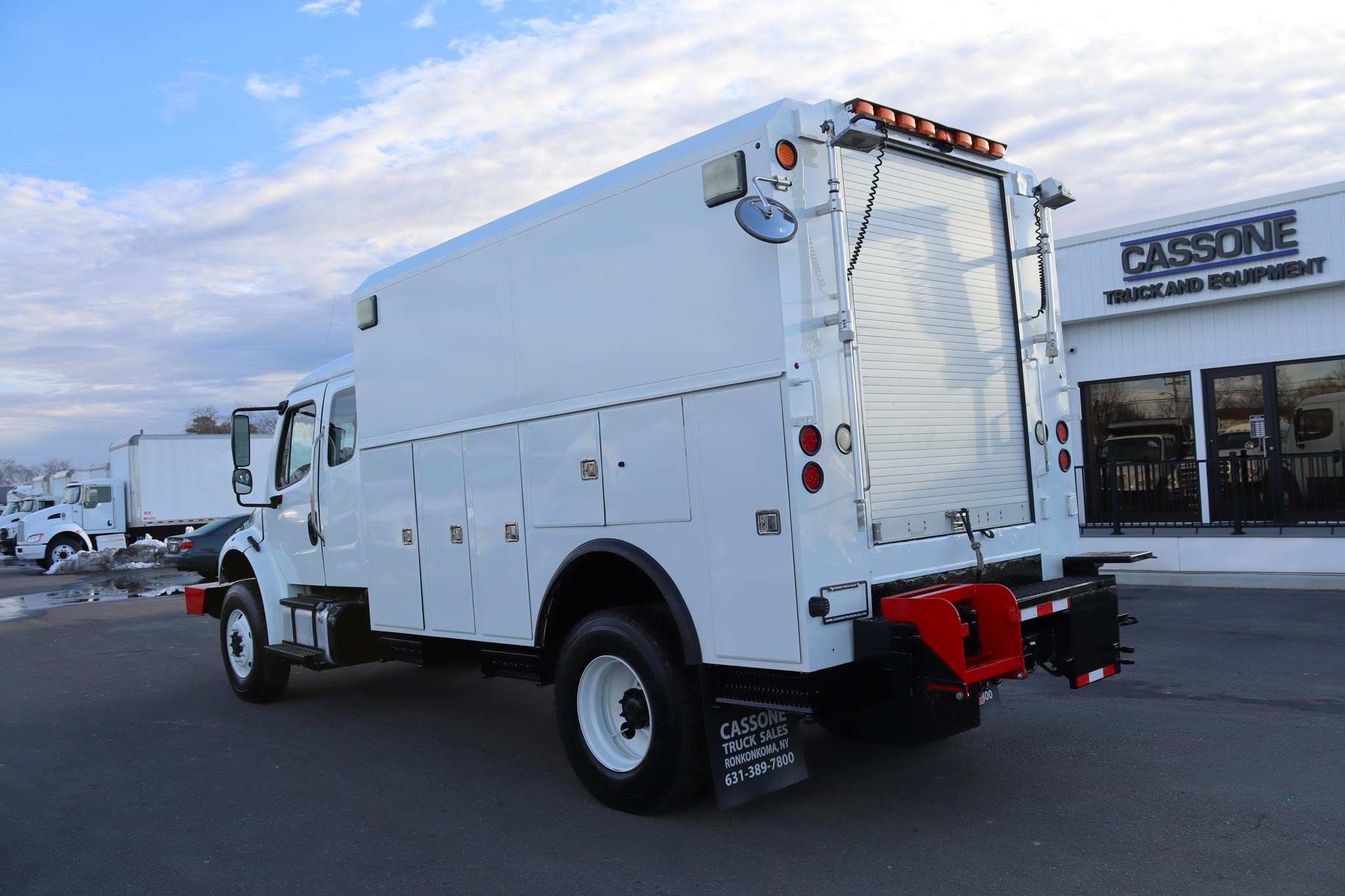 2015 FREIGHTLINER BUSINESS CLASS M2 106 - image 2 of 6