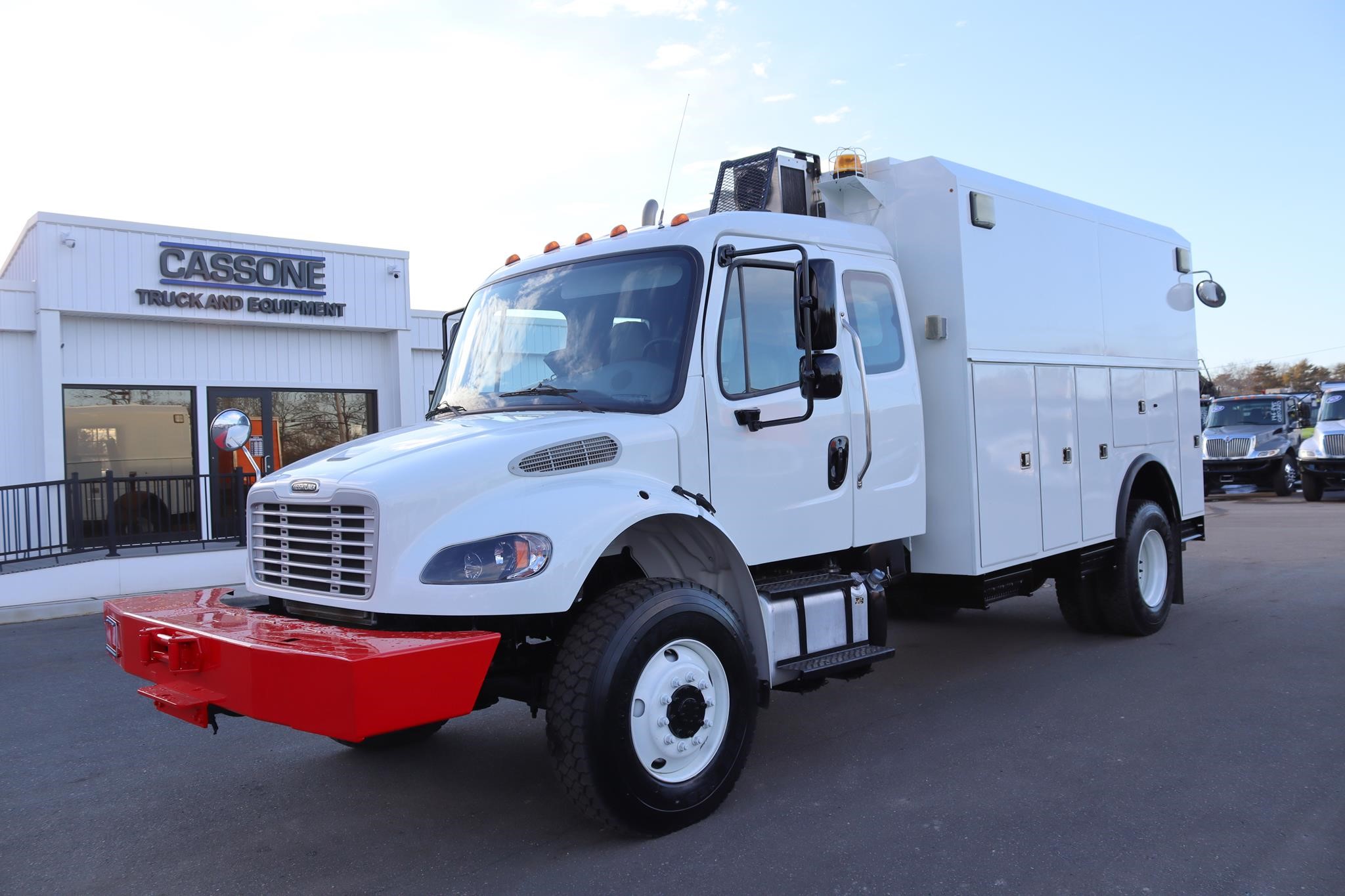 2015 FREIGHTLINER BUSINESS CLASS M2 106 - image 1 of 6