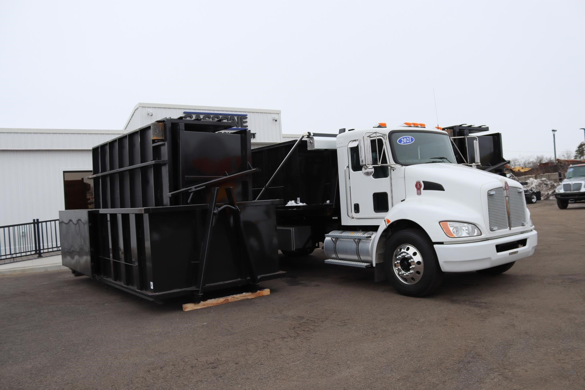 2021 KENWORTH T270 - image 5 of 6