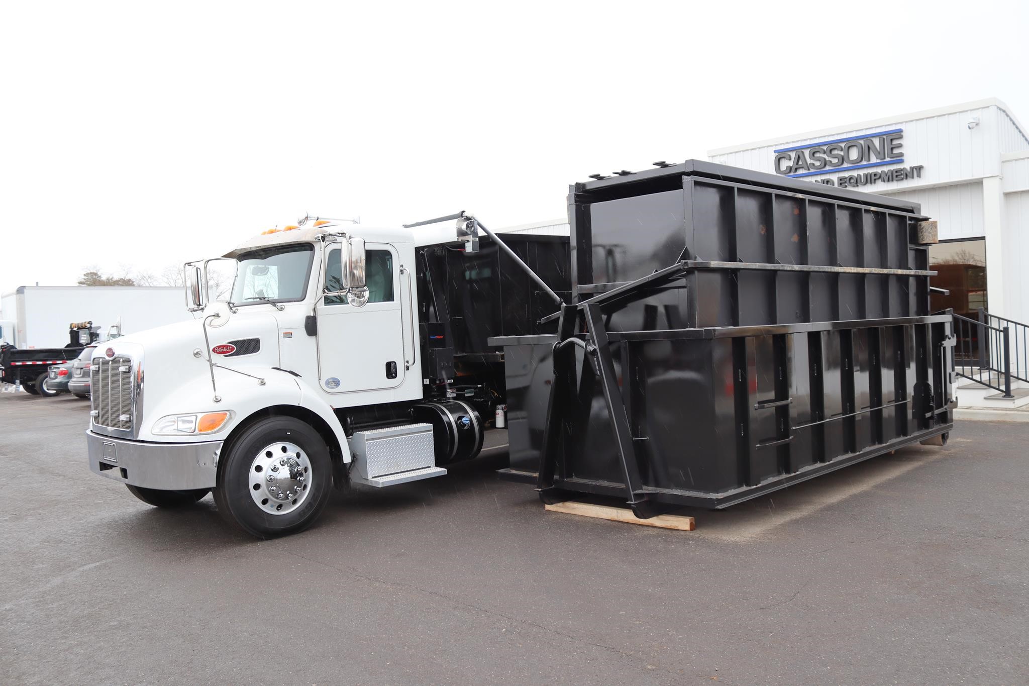 2019 PETERBILT 337 - image 2 of 6