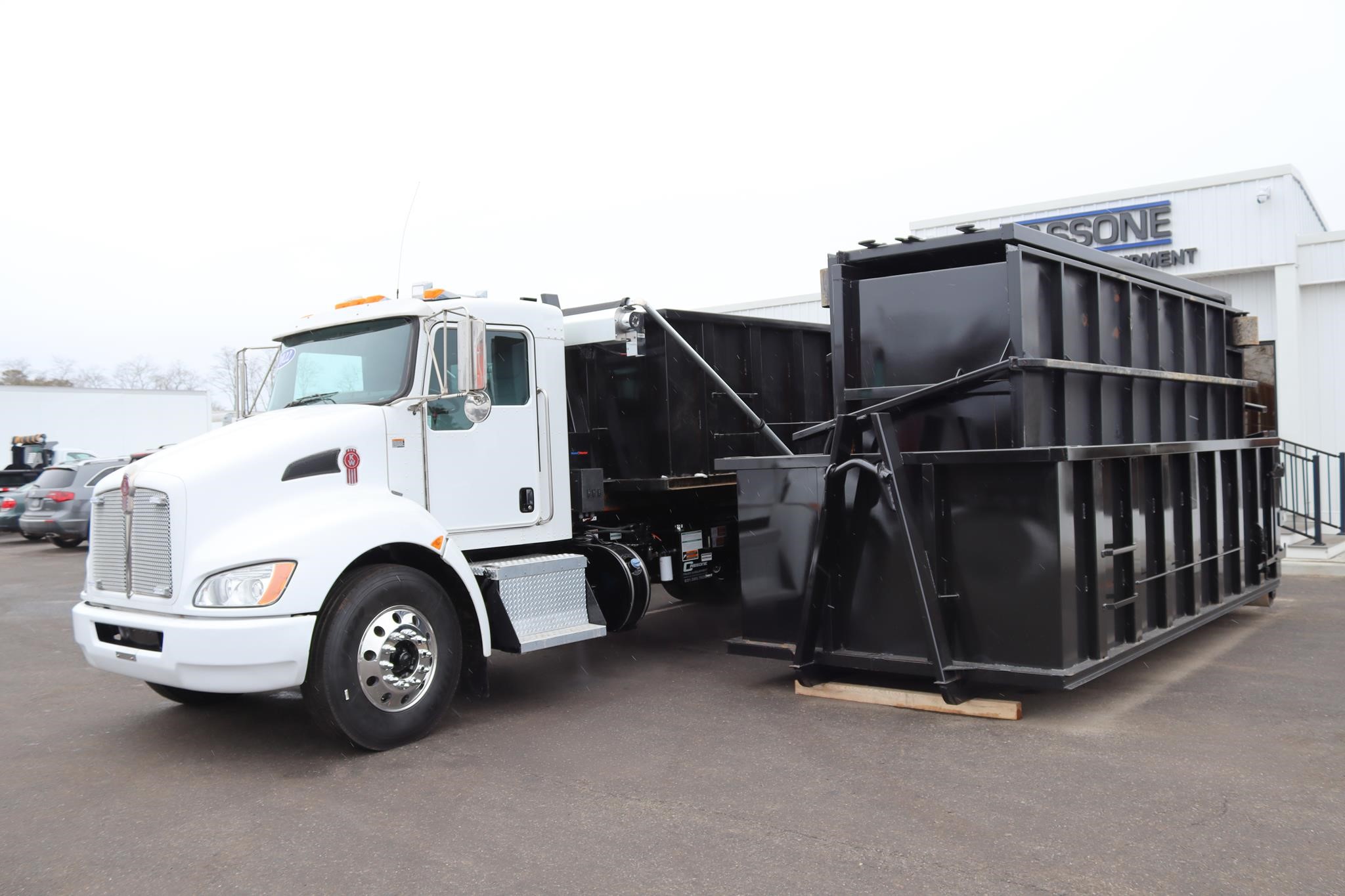 2022 KENWORTH T270 - image 2 of 6