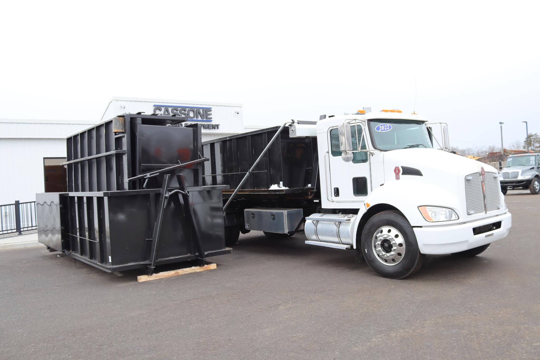 2022 KENWORTH T270 - image 5 of 6