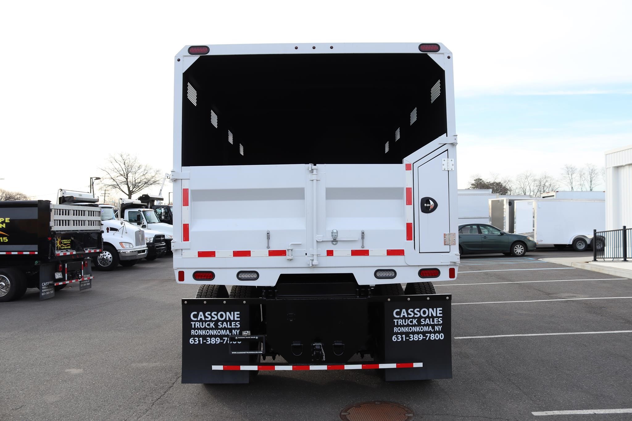 2017 FREIGHTLINER BUSINESS CLASS M2 106 - image 3 of 6