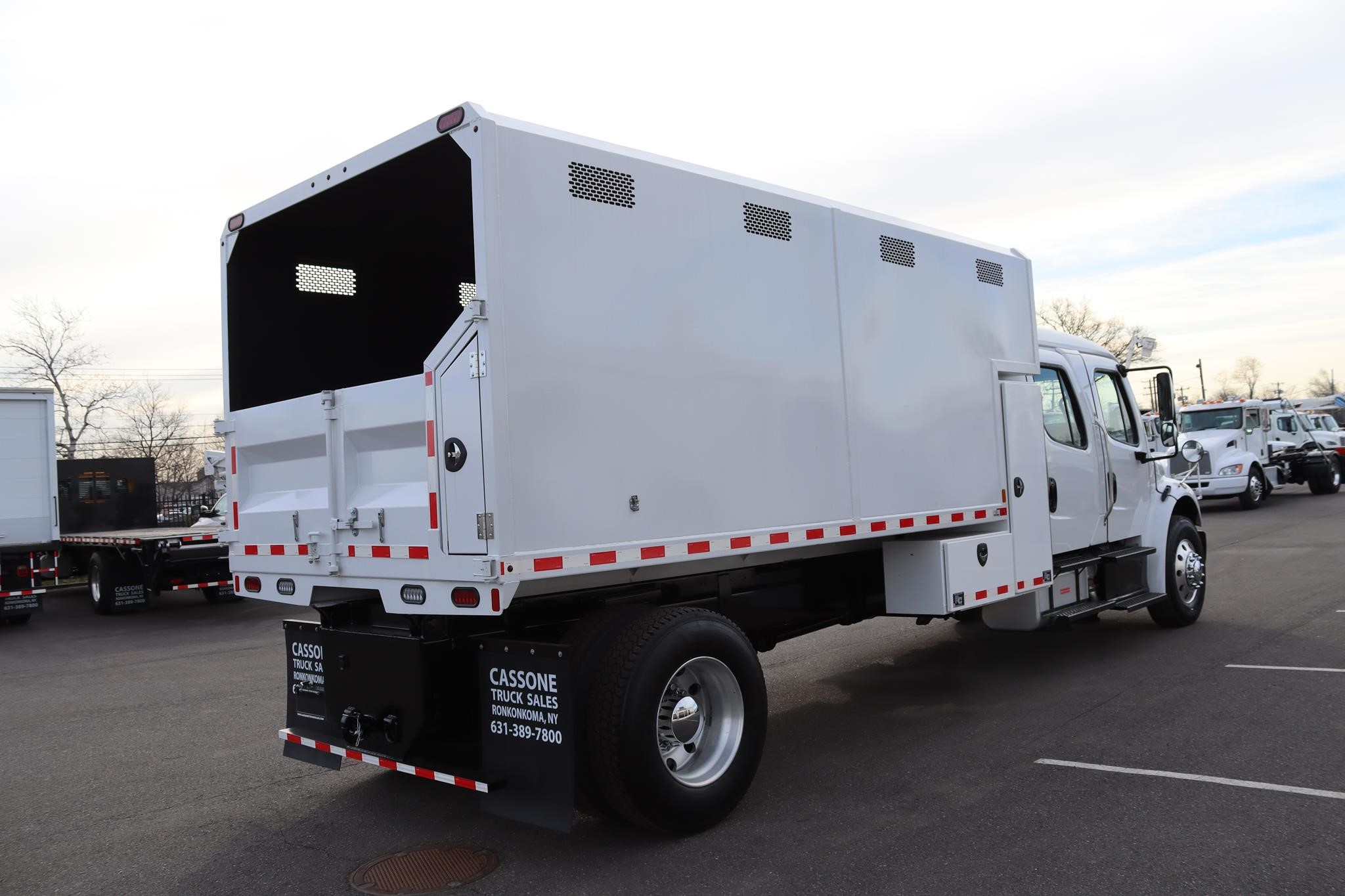 2017 FREIGHTLINER BUSINESS CLASS M2 106 - image 4 of 6