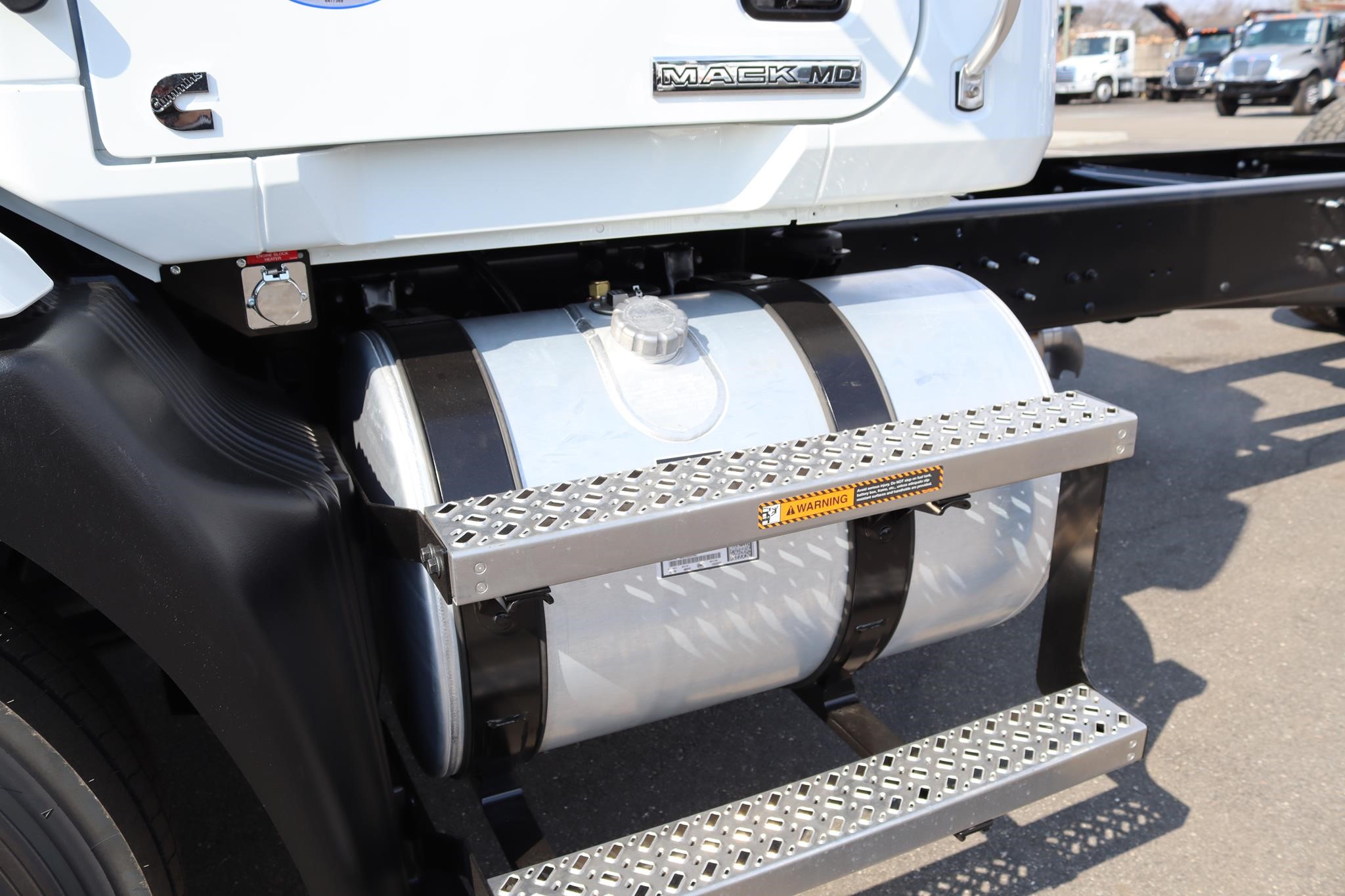 2027 MACK MD6 - image 4 of 6