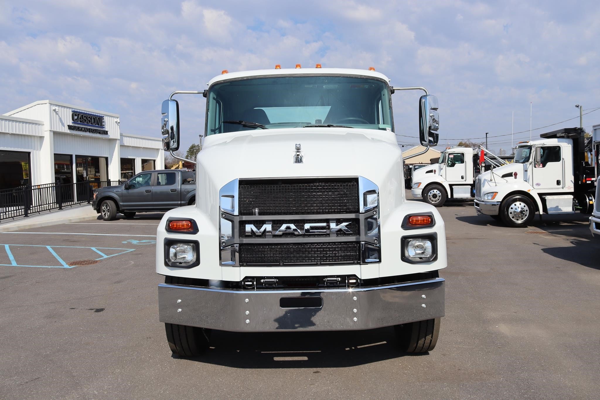 2027 MACK MD6 - image 2 of 6