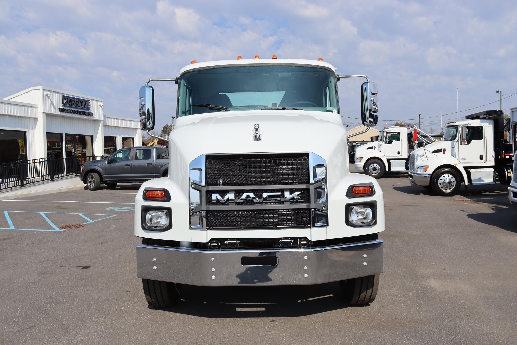 2027 MACK MD6 - image 2 of 6