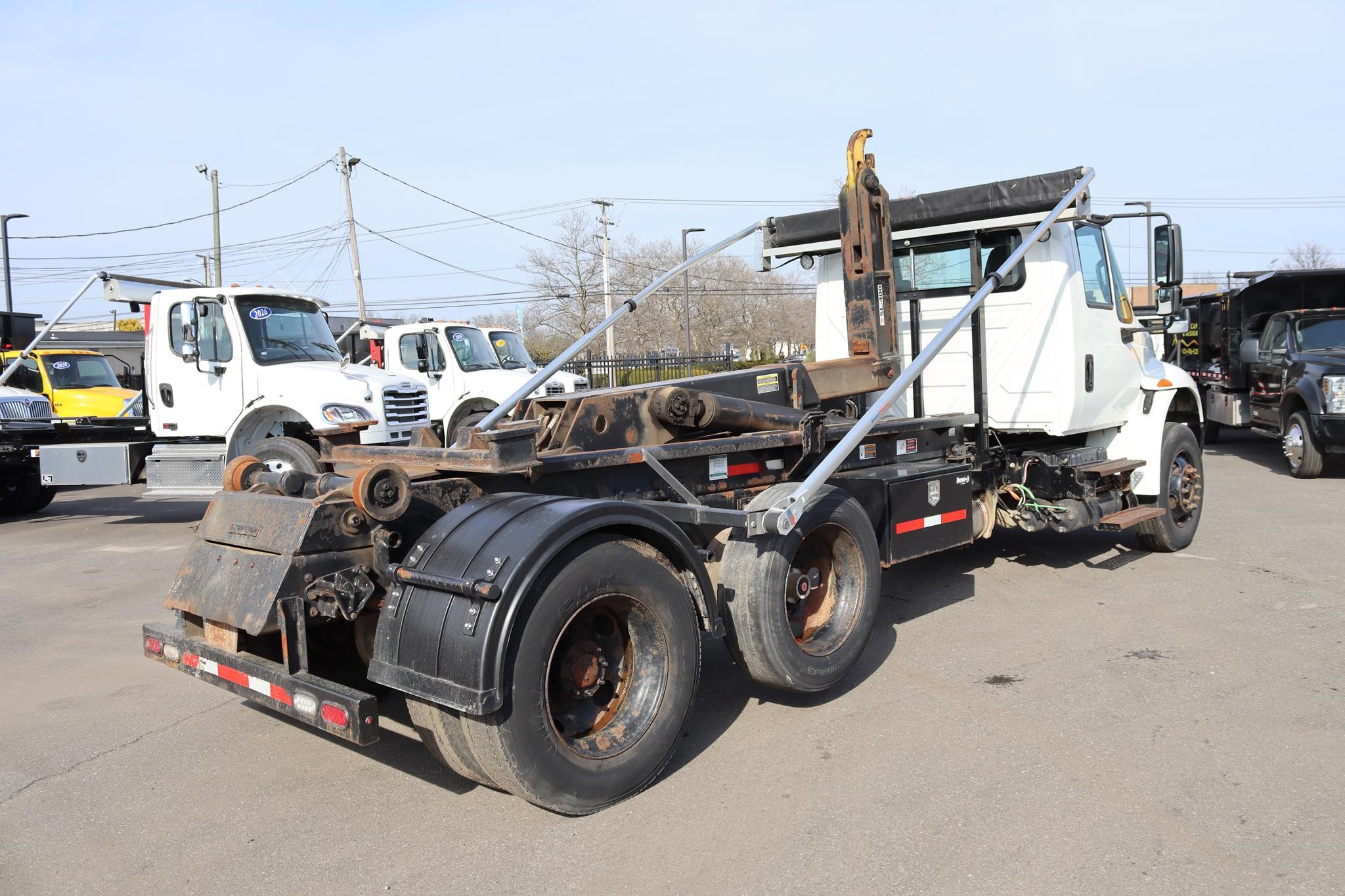 2018 INTERNATIONAL DURASTAR 4400 - image 4 of 6