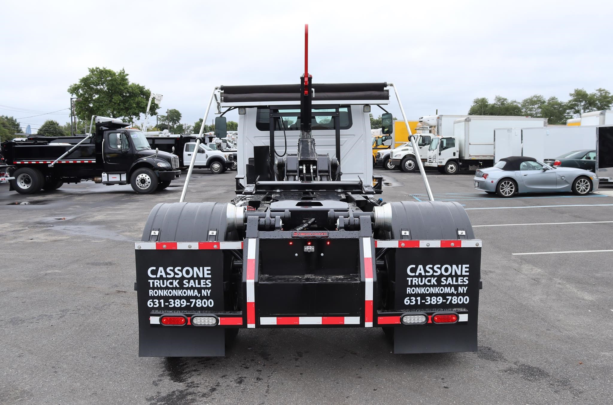 2020 INTERNATIONAL MV HOOKLIFT - image 3 of 6