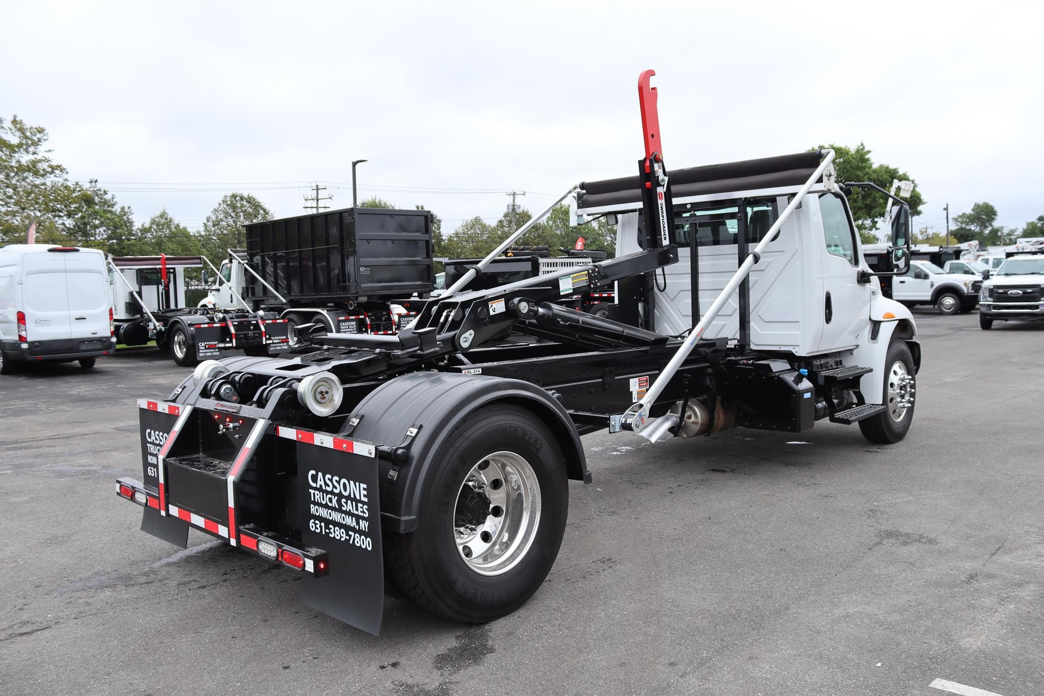 2020 INTERNATIONAL MV HOOKLIFT - image 4 of 6