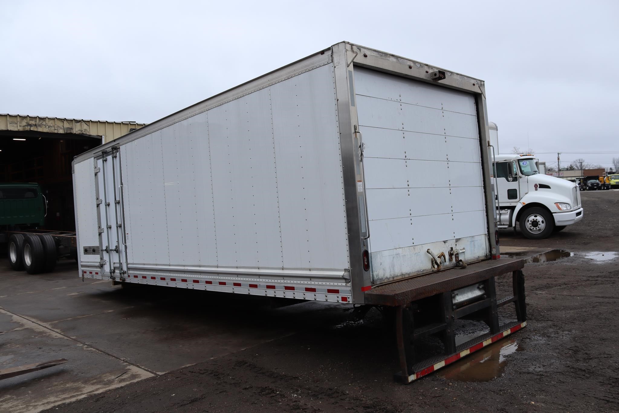 2018 MORGAN 24 FT - image 3 of 6