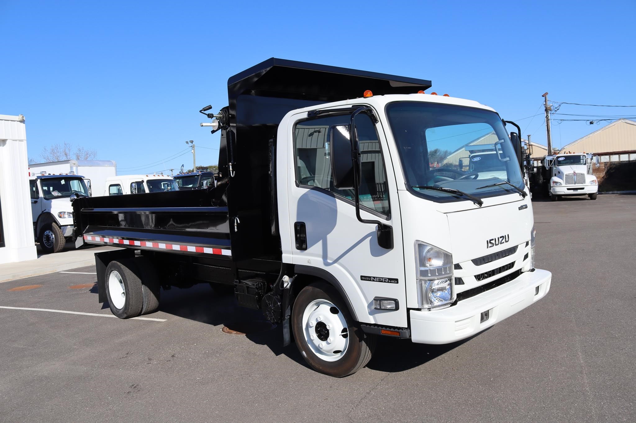 2016 ISUZU NPR HD - image 5 of 6