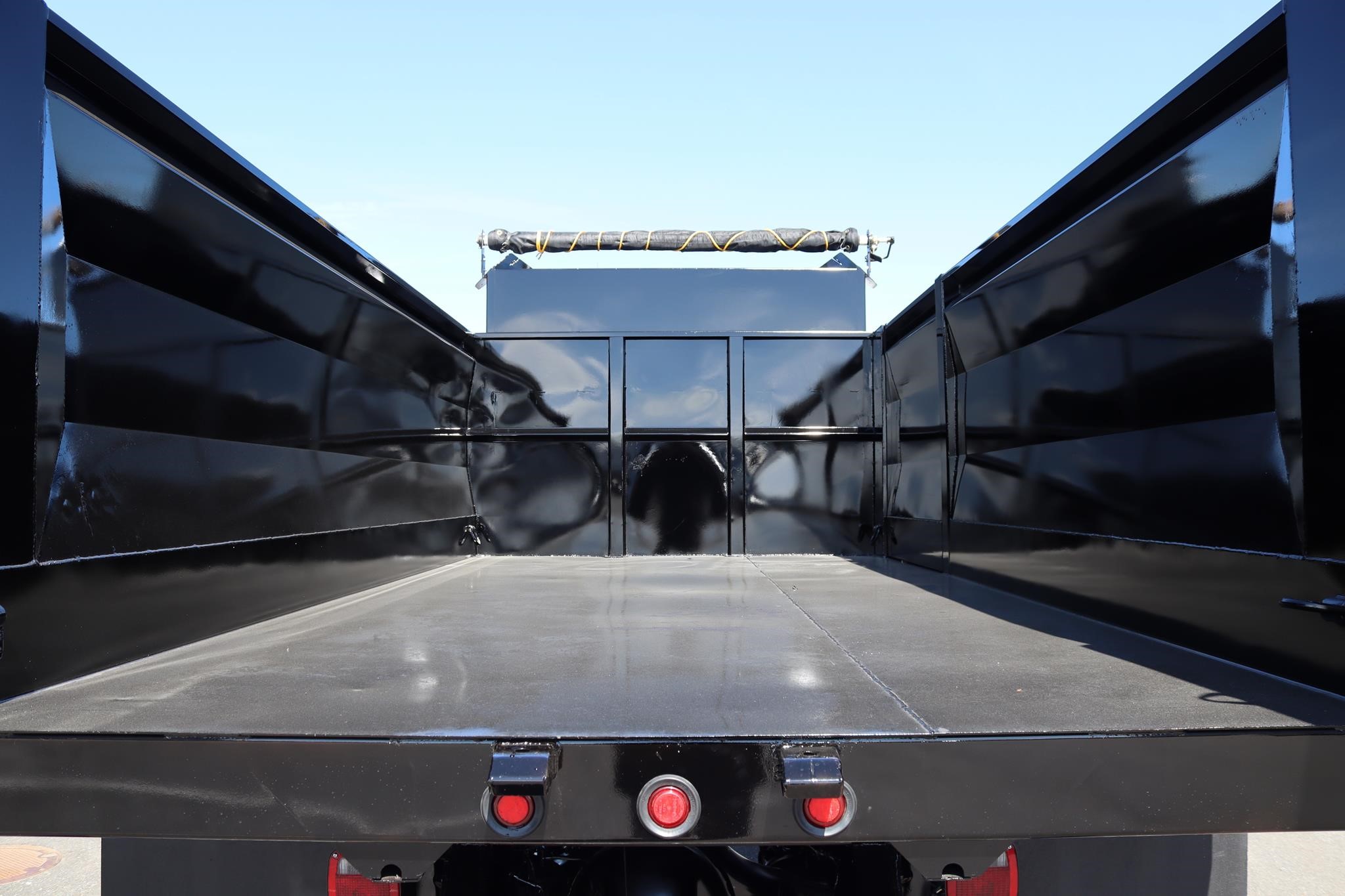 2017 FREIGHTLINER BUSINESS CLASS M2 106 - image 6 of 6
