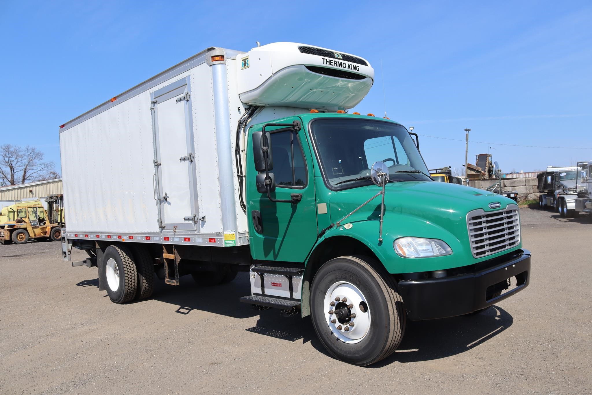 2018 FREIGHTLINER BUSINESS CLASS M2 106 - image 5 of 6