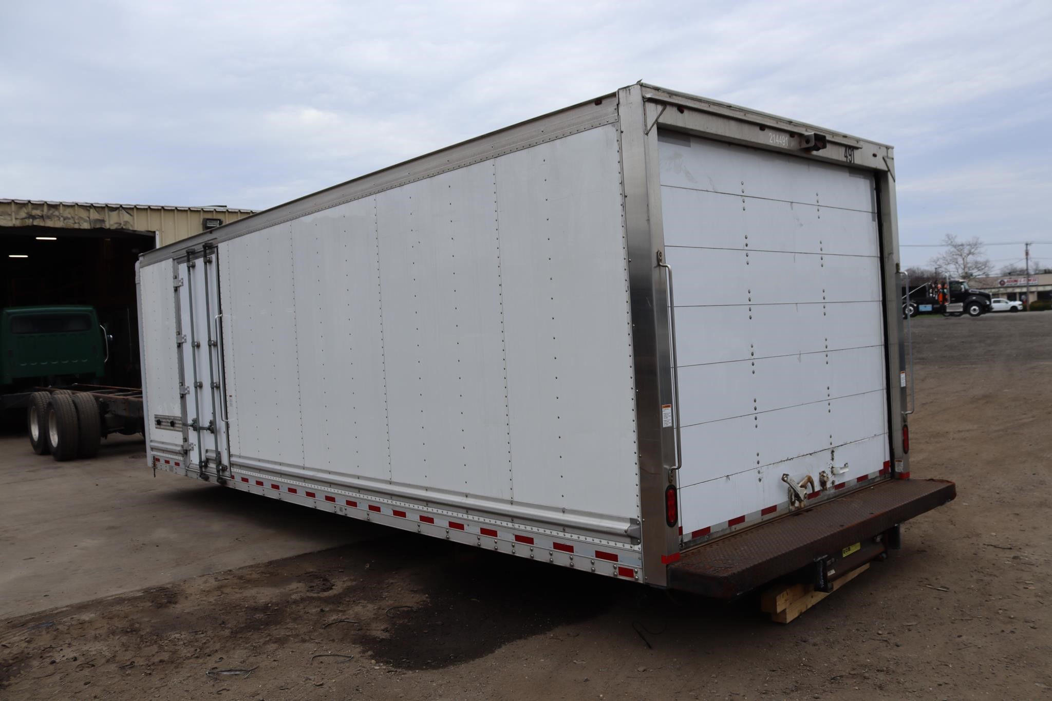 2018 MORGAN 24 FT - image 3 of 6