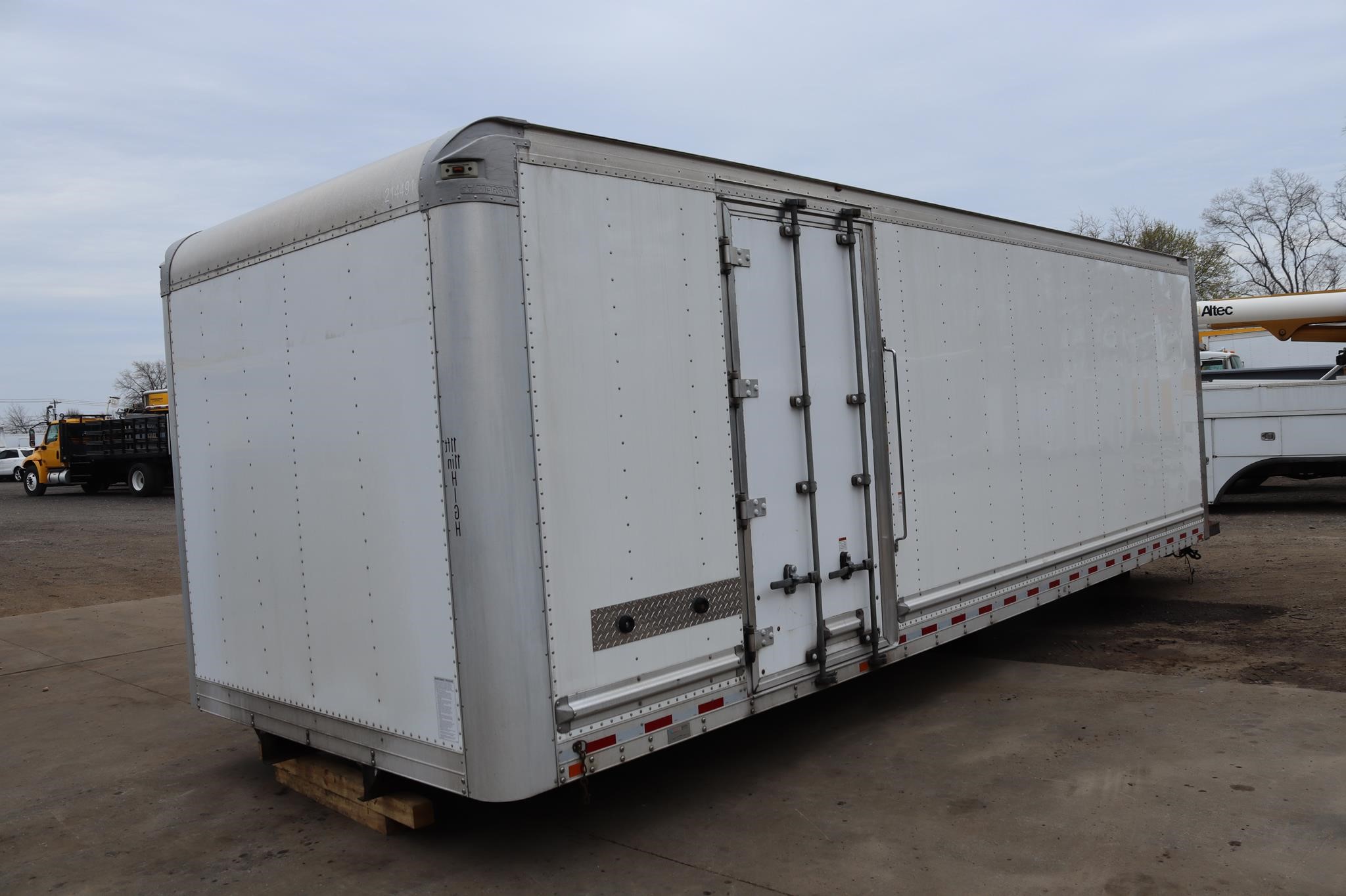 2018 MORGAN 24 FT - image 4 of 6