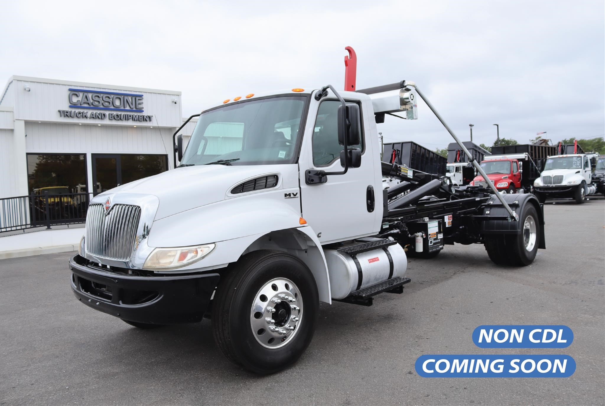 2020 INTERNATIONAL MV HOOKLIFT - image 1 of 6